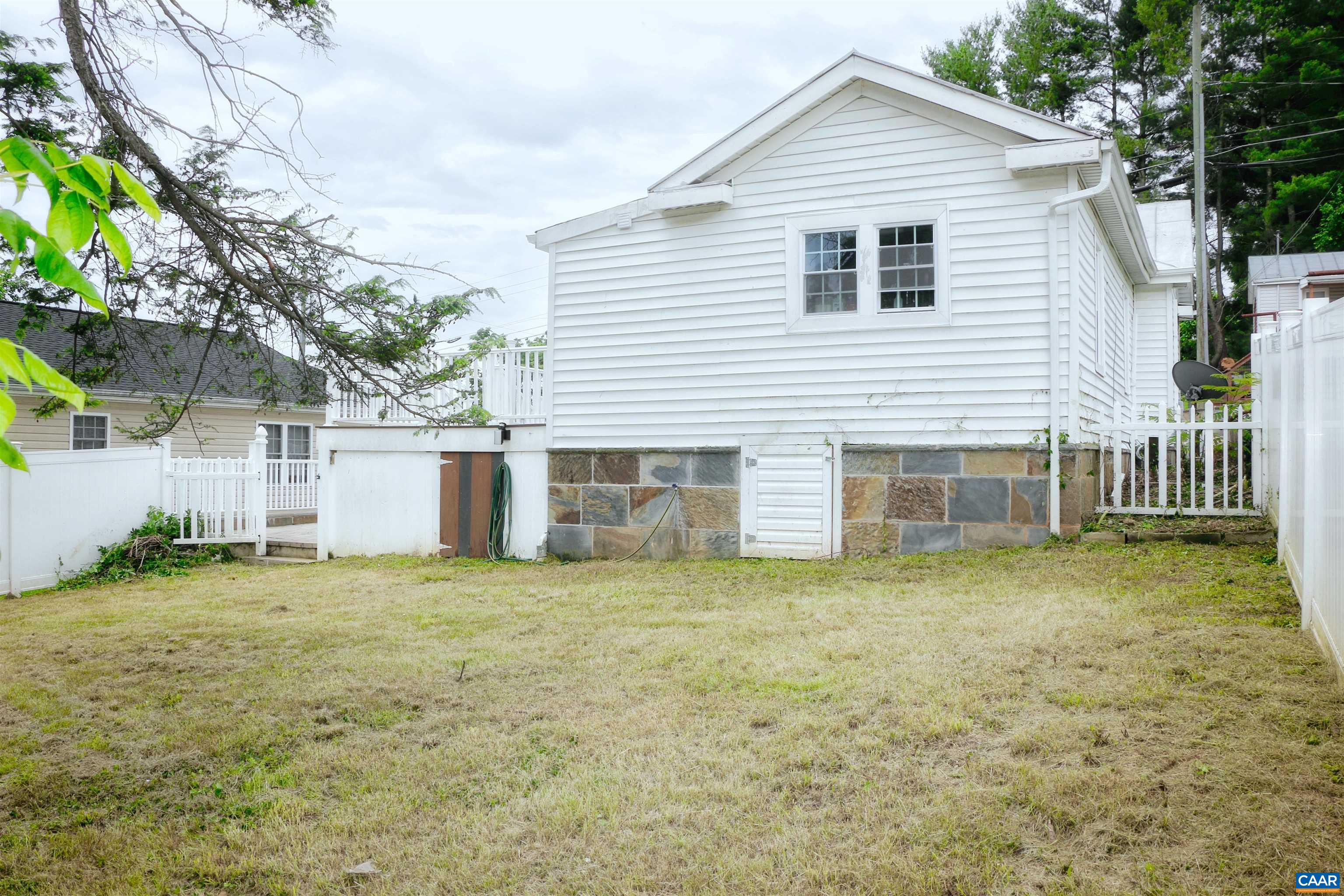 107 W GAY ST, STAUNTON, Virginia 24401, 2 Bedrooms Bedrooms, ,1 BathroomBathrooms,Residential,107 W GAY ST,666149 MLS # 666149