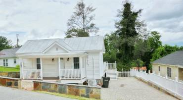 107 W GAY ST, STAUNTON, Virginia 24401, 2 Bedrooms Bedrooms, ,1 BathroomBathrooms,Residential,107 W GAY ST,666149 MLS # 666149