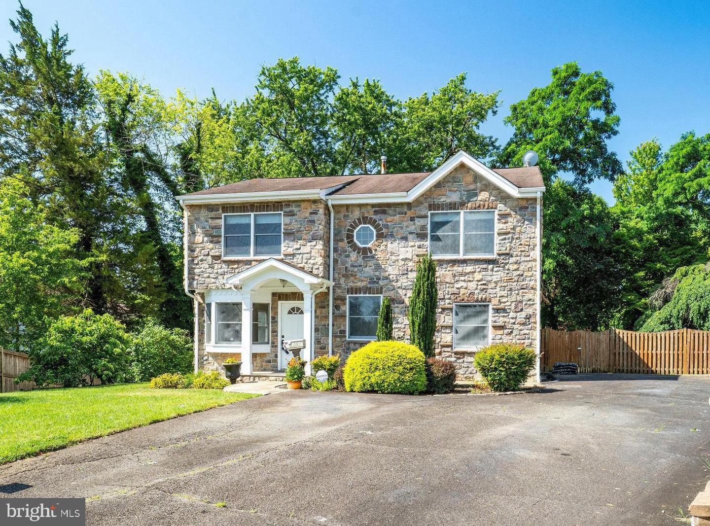 2052 ARCH DR, FALLS CHURCH, Virginia 22043, 4 Bedrooms Bedrooms, ,3 BathroomsBathrooms,Residential,For sale,2052 ARCH DR,VAFX2242242 MLS # VAFX2242242