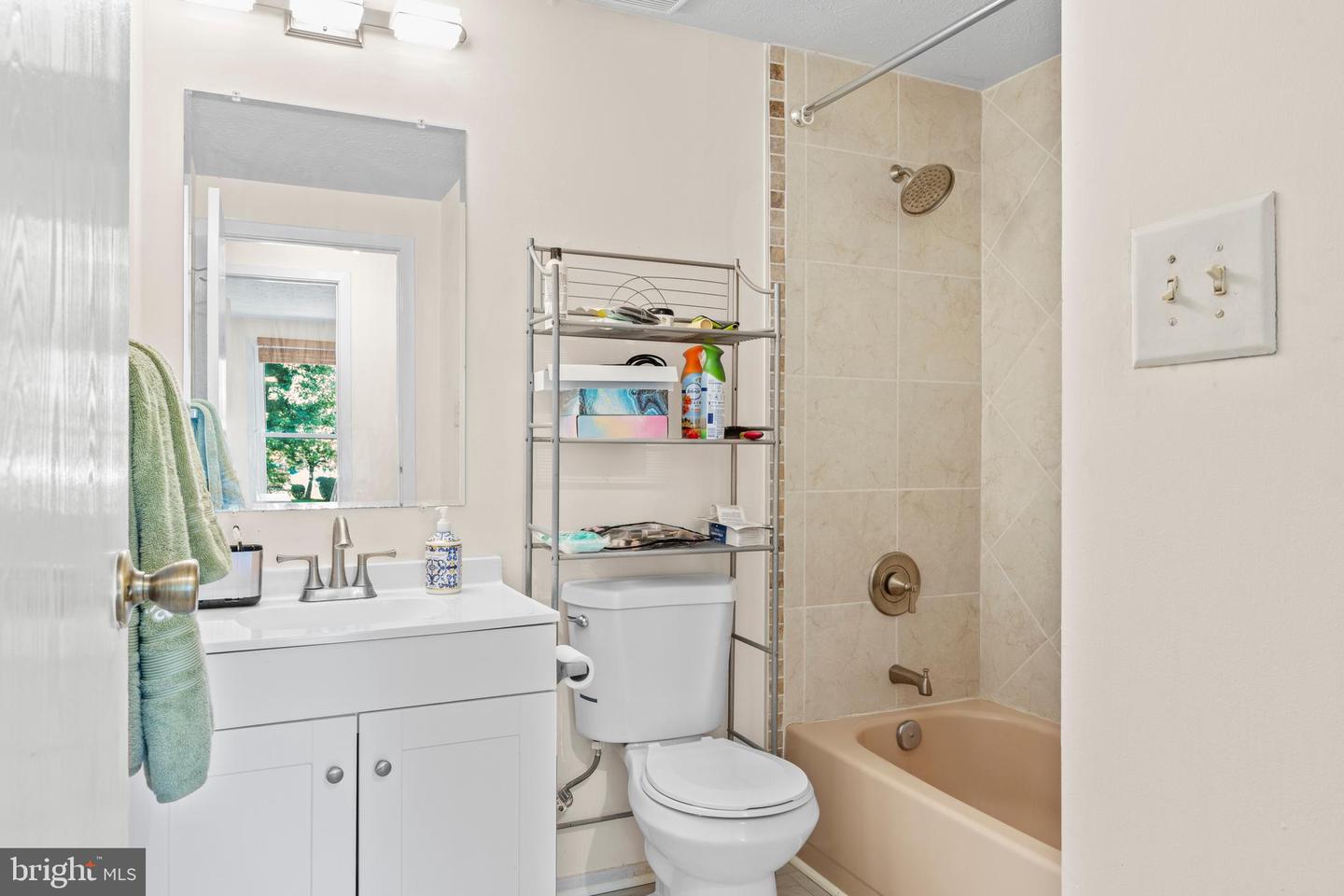 7627 FALLSWOOD WAY, LORTON, Virginia 22079, 3 Bedrooms Bedrooms, ,3 BathroomsBathrooms,Residential,For sale,7627 FALLSWOOD WAY,VAFX2245342 MLS # VAFX2245342