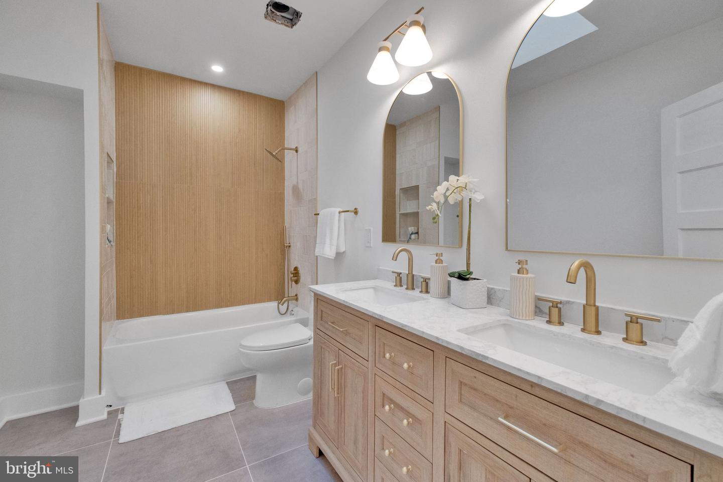 5811 5TH ST NW, WASHINGTON, District Of Columbia 20011, 4 Bedrooms Bedrooms, ,3 BathroomsBathrooms,Residential,For sale,5811 5TH ST NW,DCDC2205346 MLS # DCDC2205346