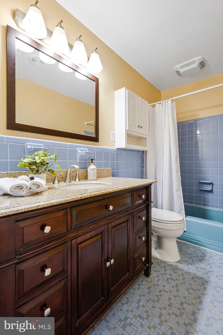 303 ROOSEVELT CT NE, VIENNA, Virginia 22180, 4 Bedrooms Bedrooms, ,3 BathroomsBathrooms,Residential,For sale,303 ROOSEVELT CT NE,VAFX2248292 MLS # VAFX2248292