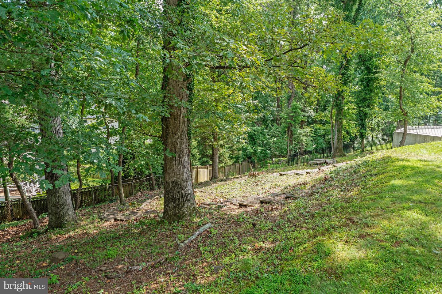 303 ROOSEVELT CT NE, VIENNA, Virginia 22180, 4 Bedrooms Bedrooms, ,3 BathroomsBathrooms,Residential,For sale,303 ROOSEVELT CT NE,VAFX2248292 MLS # VAFX2248292