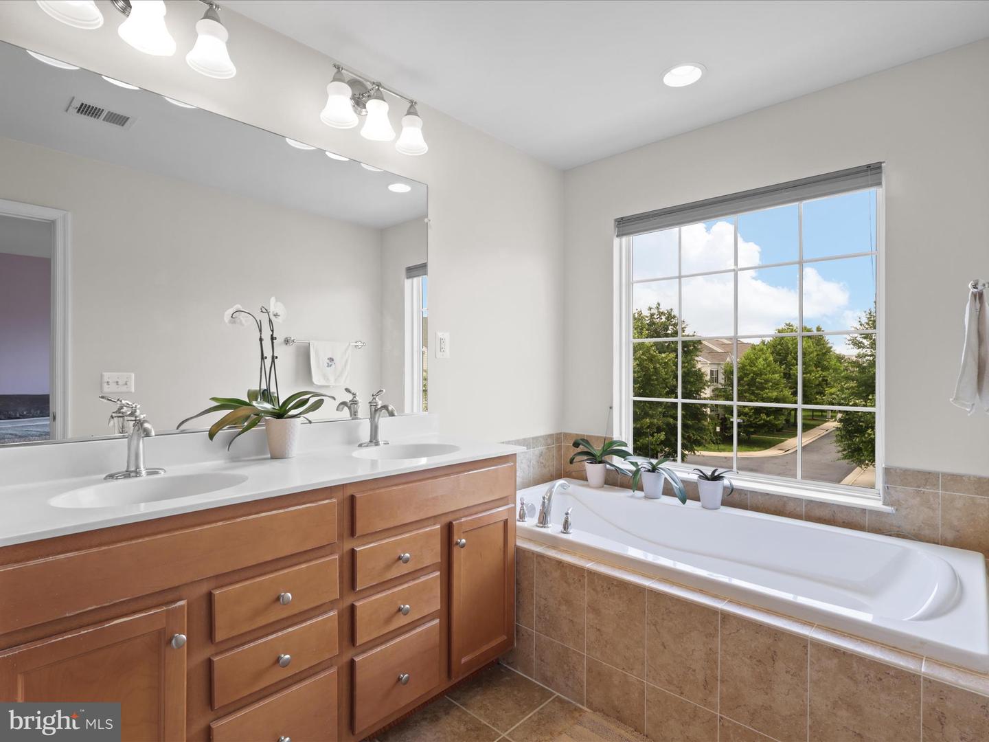 43559 WHEADON TER, CHANTILLY, Virginia 20152, 4 Bedrooms Bedrooms, ,3 BathroomsBathrooms,Residential,For sale,43559 WHEADON TER,VALO2100328 MLS # VALO2100328