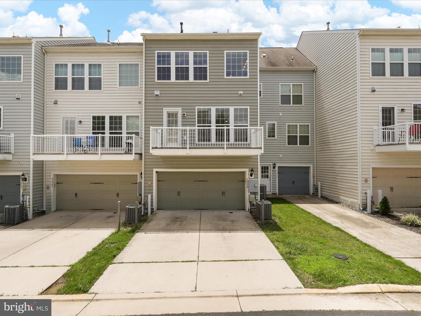 43559 WHEADON TER, CHANTILLY, Virginia 20152, 4 Bedrooms Bedrooms, ,3 BathroomsBathrooms,Residential,For sale,43559 WHEADON TER,VALO2100328 MLS # VALO2100328