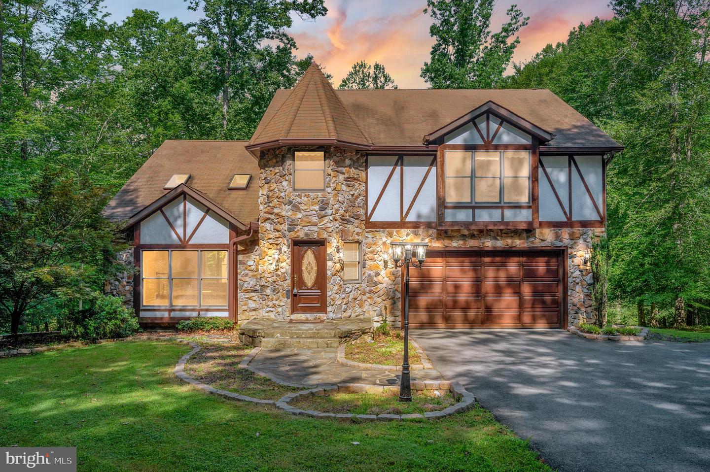 5599 SMALL OAK CT, WOODBRIDGE, Virginia 22192, 3 Bedrooms Bedrooms, ,2 BathroomsBathrooms,Residential,For sale,5599 SMALL OAK CT,VAPW2097952 MLS # VAPW2097952