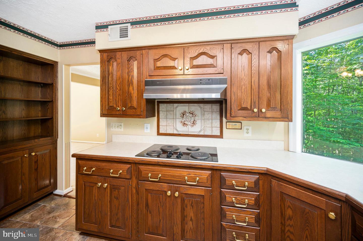 5599 SMALL OAK CT, WOODBRIDGE, Virginia 22192, 3 Bedrooms Bedrooms, ,2 BathroomsBathrooms,Residential,For sale,5599 SMALL OAK CT,VAPW2097952 MLS # VAPW2097952
