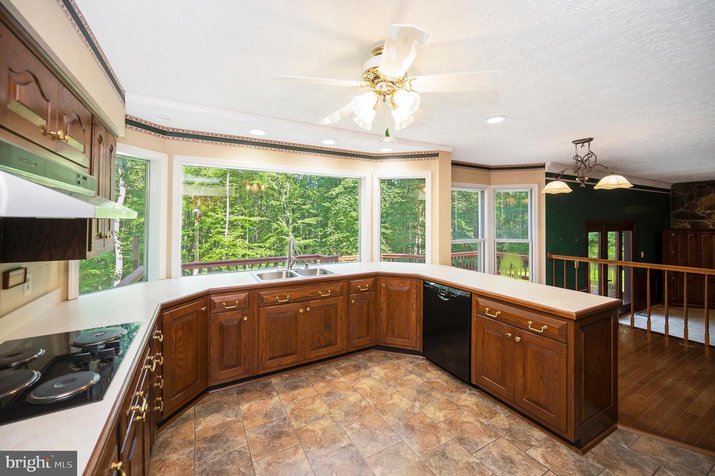 5599 SMALL OAK CT, WOODBRIDGE, Virginia 22192, 3 Bedrooms Bedrooms, ,2 BathroomsBathrooms,Residential,For sale,5599 SMALL OAK CT,VAPW2097952 MLS # VAPW2097952