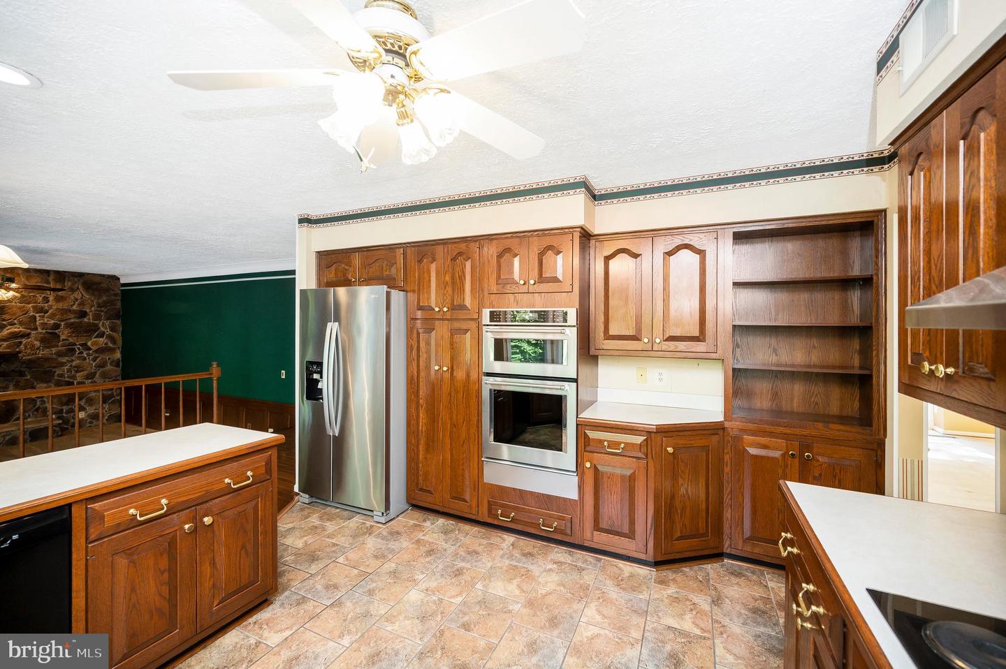 5599 SMALL OAK CT, WOODBRIDGE, Virginia 22192, 3 Bedrooms Bedrooms, ,2 BathroomsBathrooms,Residential,For sale,5599 SMALL OAK CT,VAPW2097952 MLS # VAPW2097952