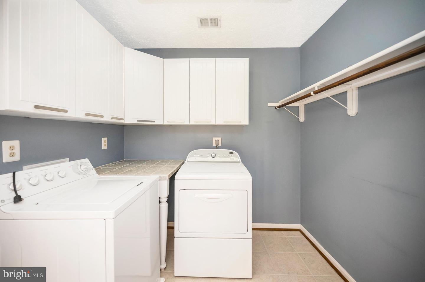5599 SMALL OAK CT, WOODBRIDGE, Virginia 22192, 3 Bedrooms Bedrooms, ,2 BathroomsBathrooms,Residential,For sale,5599 SMALL OAK CT,VAPW2097952 MLS # VAPW2097952
