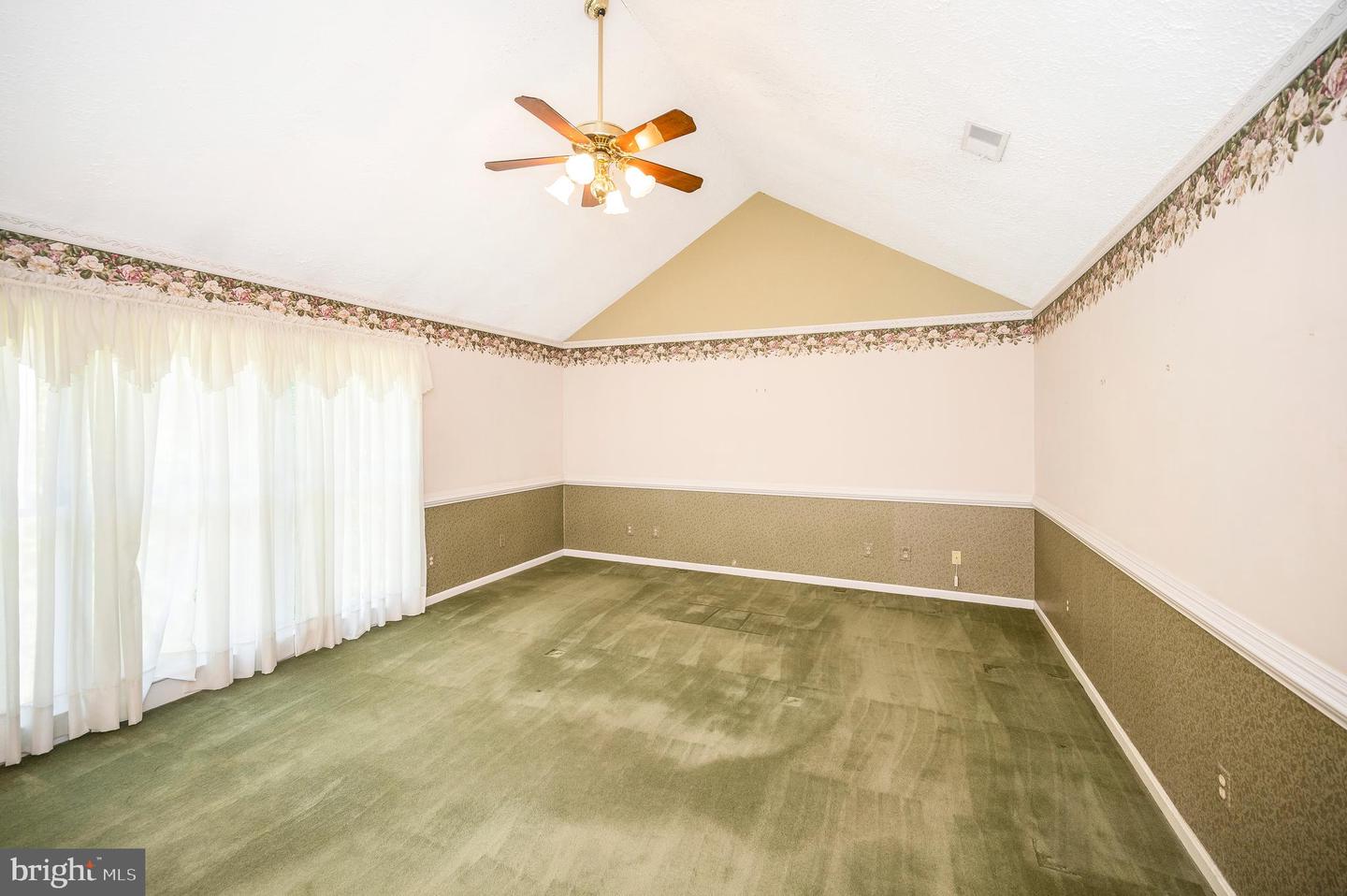 5599 SMALL OAK CT, WOODBRIDGE, Virginia 22192, 3 Bedrooms Bedrooms, ,2 BathroomsBathrooms,Residential,For sale,5599 SMALL OAK CT,VAPW2097952 MLS # VAPW2097952