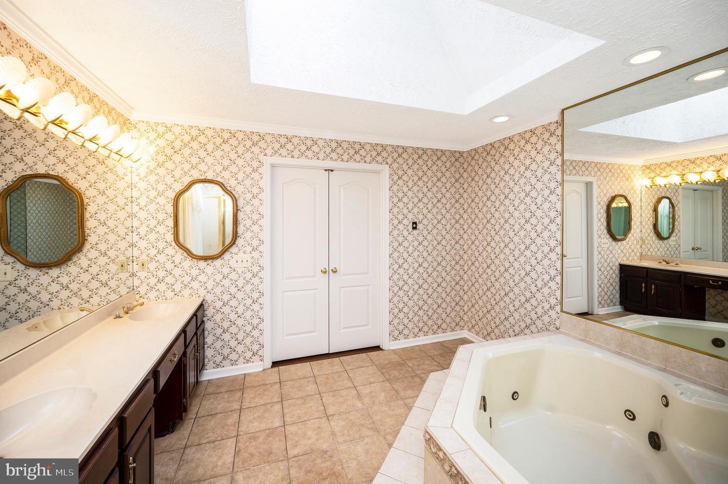 5599 SMALL OAK CT, WOODBRIDGE, Virginia 22192, 3 Bedrooms Bedrooms, ,2 BathroomsBathrooms,Residential,For sale,5599 SMALL OAK CT,VAPW2097952 MLS # VAPW2097952