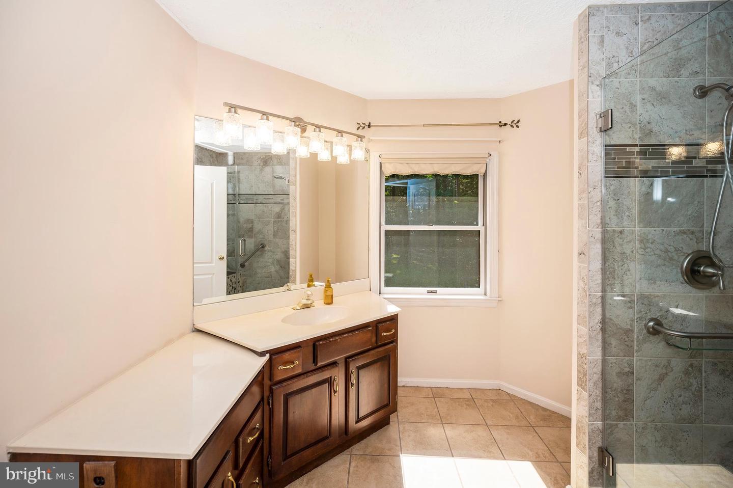 5599 SMALL OAK CT, WOODBRIDGE, Virginia 22192, 3 Bedrooms Bedrooms, ,2 BathroomsBathrooms,Residential,For sale,5599 SMALL OAK CT,VAPW2097952 MLS # VAPW2097952