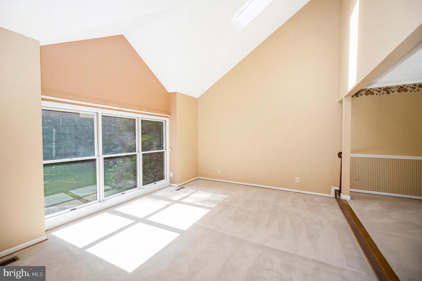 5599 SMALL OAK CT, WOODBRIDGE, Virginia 22192, 3 Bedrooms Bedrooms, ,2 BathroomsBathrooms,Residential,For sale,5599 SMALL OAK CT,VAPW2097952 MLS # VAPW2097952