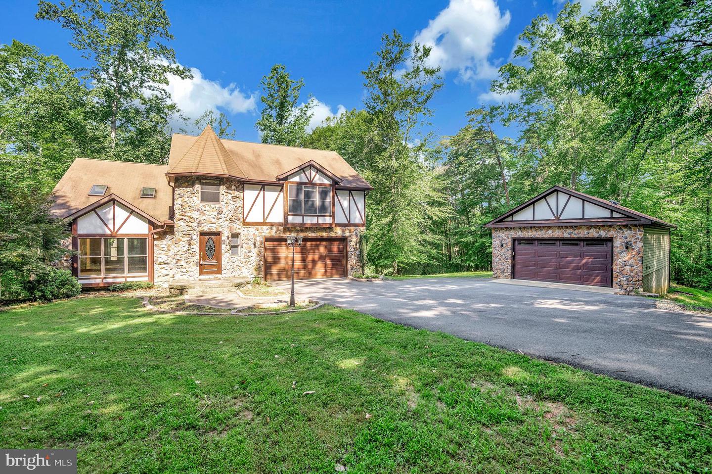 5599 SMALL OAK CT, WOODBRIDGE, Virginia 22192, 3 Bedrooms Bedrooms, ,2 BathroomsBathrooms,Residential,For sale,5599 SMALL OAK CT,VAPW2097952 MLS # VAPW2097952