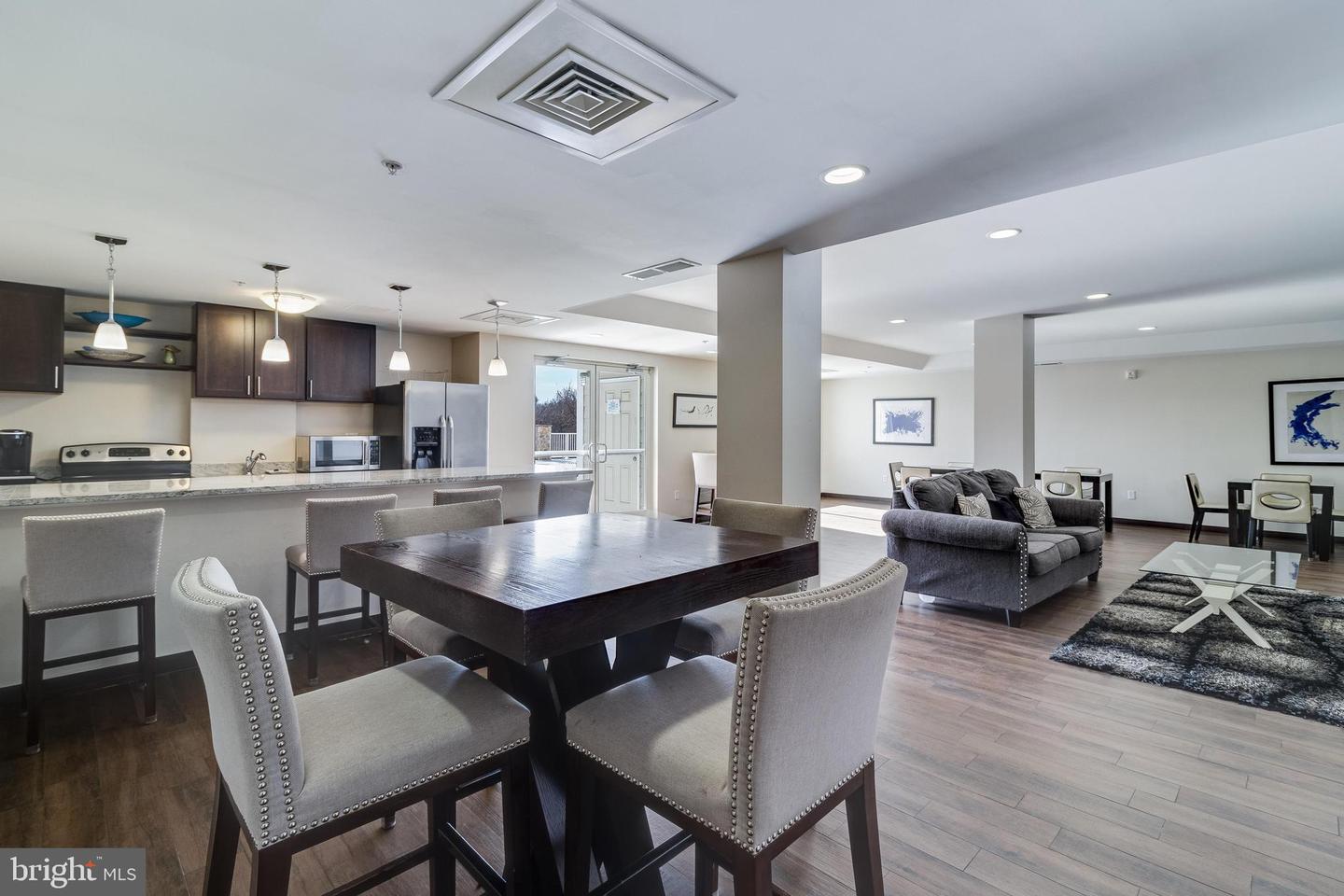6301 EDSALL RD #303, ALEXANDRIA, Virginia 22312, 1 Bedroom Bedrooms, ,1 BathroomBathrooms,Residential,For sale,6301 EDSALL RD #303,VAFX2251174 MLS # VAFX2251174