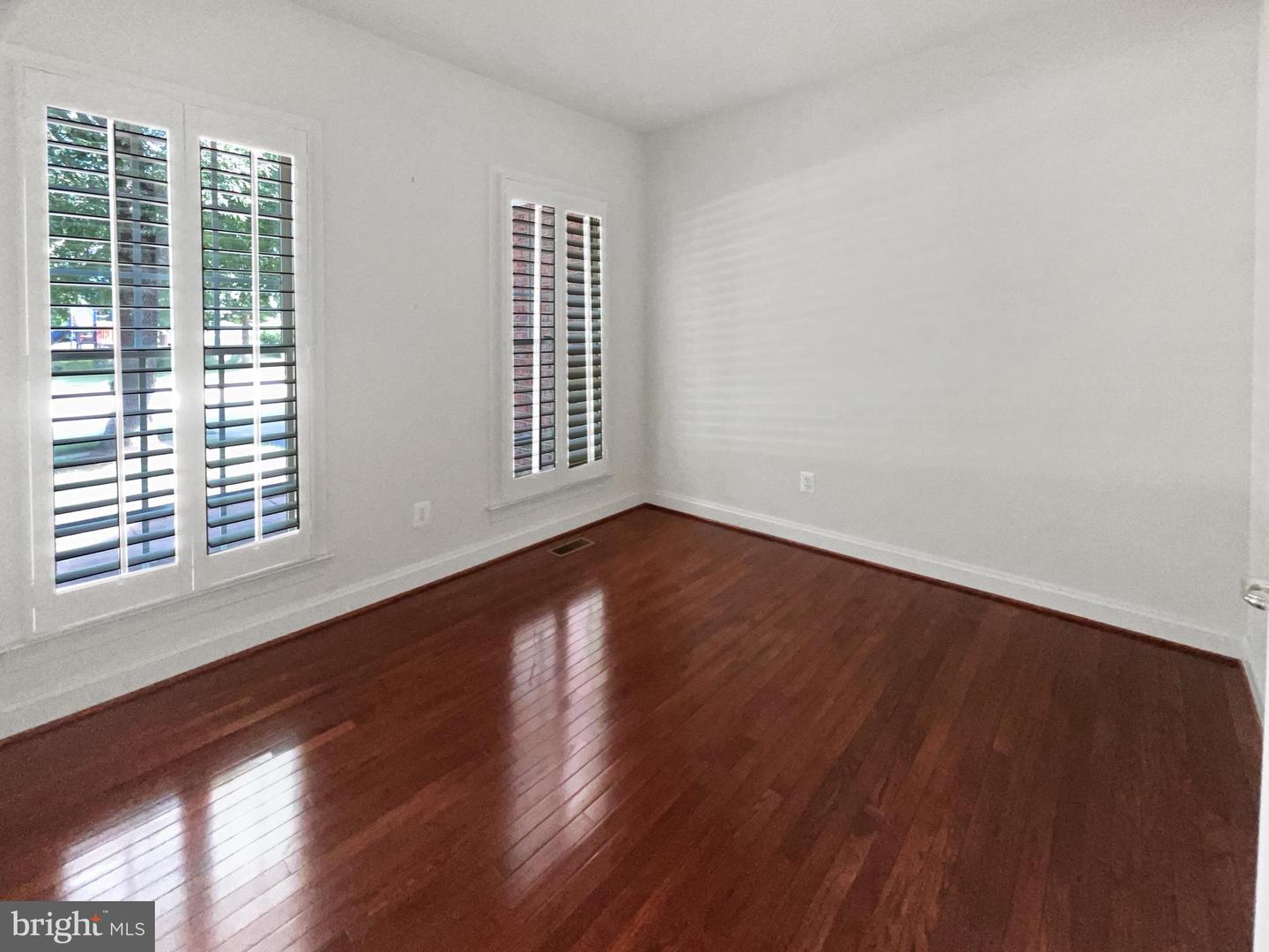 12054 GREATBRIDGE RD, WOODBRIDGE, Virginia 22192, 4 Bedrooms Bedrooms, ,4 BathroomsBathrooms,Residential,For sale,12054 GREATBRIDGE RD,VAPW2098058 MLS # VAPW2098058