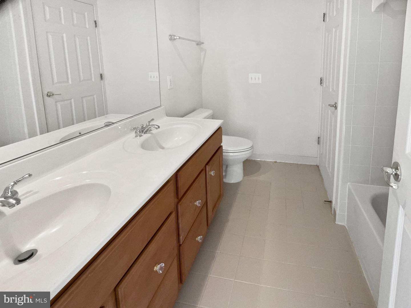 12054 GREATBRIDGE RD, WOODBRIDGE, Virginia 22192, 4 Bedrooms Bedrooms, ,4 BathroomsBathrooms,Residential,For sale,12054 GREATBRIDGE RD,VAPW2098058 MLS # VAPW2098058