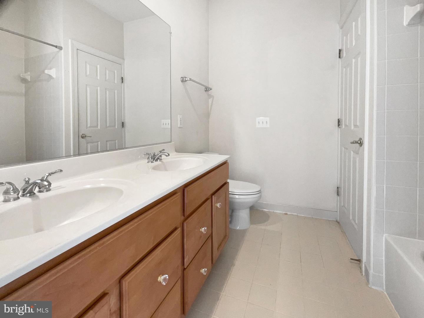 12054 GREATBRIDGE RD, WOODBRIDGE, Virginia 22192, 4 Bedrooms Bedrooms, ,4 BathroomsBathrooms,Residential,For sale,12054 GREATBRIDGE RD,VAPW2098058 MLS # VAPW2098058