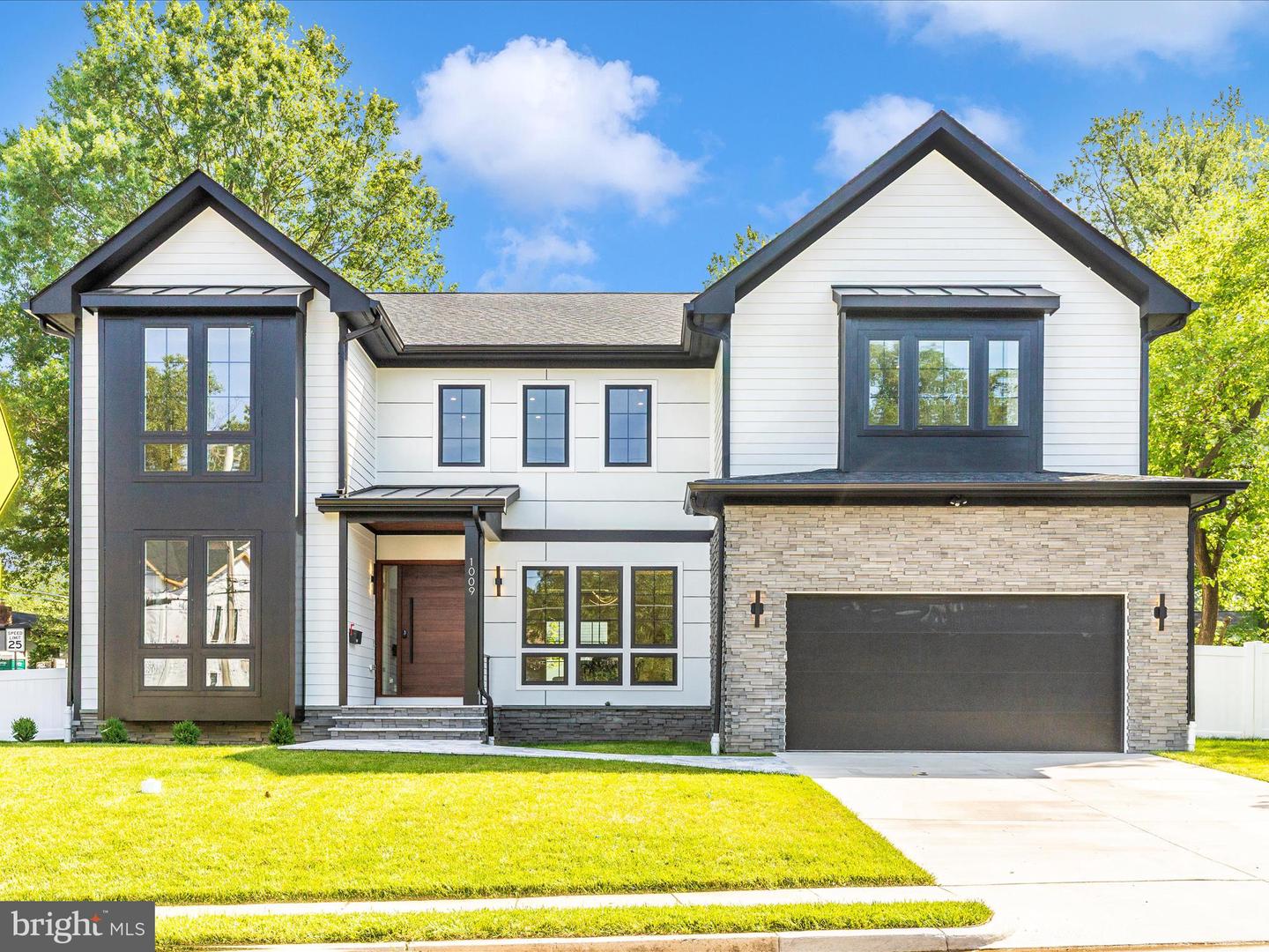 1009 HILLCREST DR SW, VIENNA, Virginia 22180, 6 Bedrooms Bedrooms, ,6 BathroomsBathrooms,Residential,For sale,1009 HILLCREST DR SW,VAFX2250790 MLS # VAFX2250790
