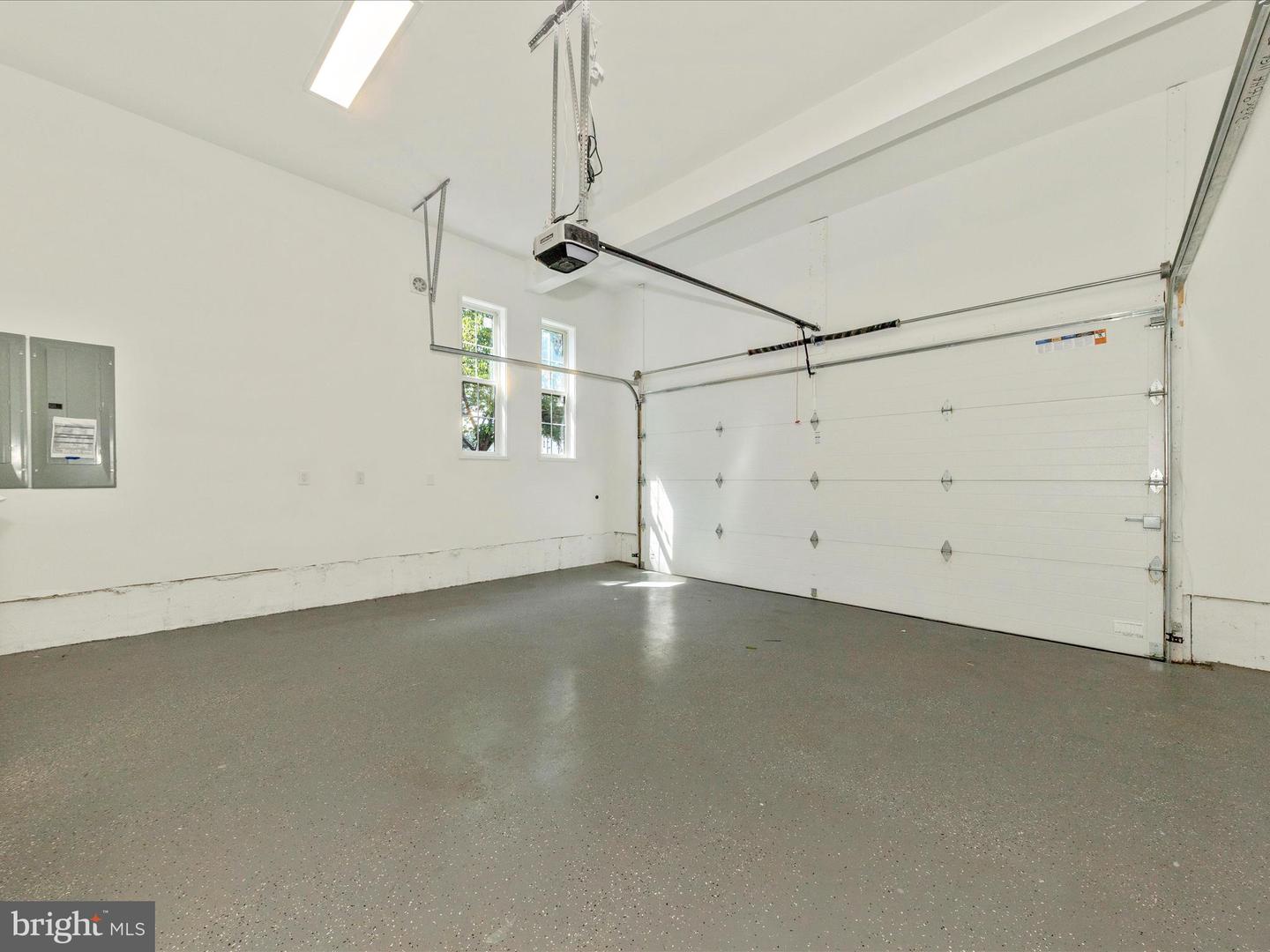 1009 HILLCREST DR SW, VIENNA, Virginia 22180, 6 Bedrooms Bedrooms, ,6 BathroomsBathrooms,Residential,For sale,1009 HILLCREST DR SW,VAFX2250790 MLS # VAFX2250790