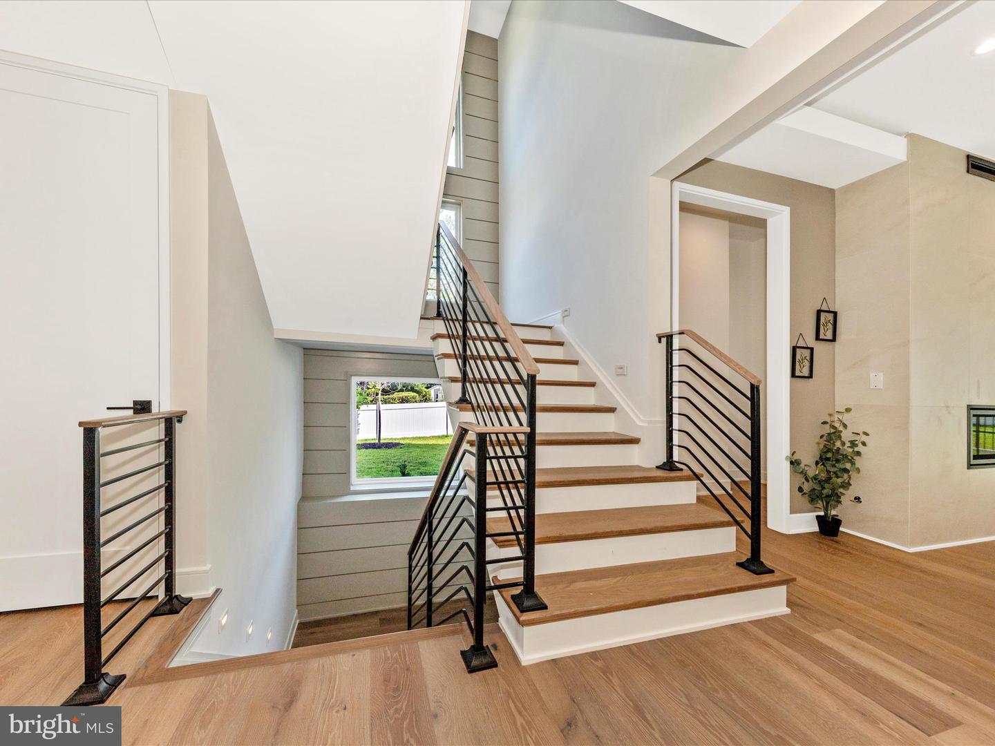 1009 HILLCREST DR SW, VIENNA, Virginia 22180, 6 Bedrooms Bedrooms, ,6 BathroomsBathrooms,Residential,For sale,1009 HILLCREST DR SW,VAFX2250790 MLS # VAFX2250790