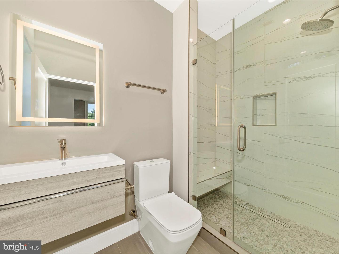 1009 HILLCREST DR SW, VIENNA, Virginia 22180, 6 Bedrooms Bedrooms, ,6 BathroomsBathrooms,Residential,For sale,1009 HILLCREST DR SW,VAFX2250790 MLS # VAFX2250790