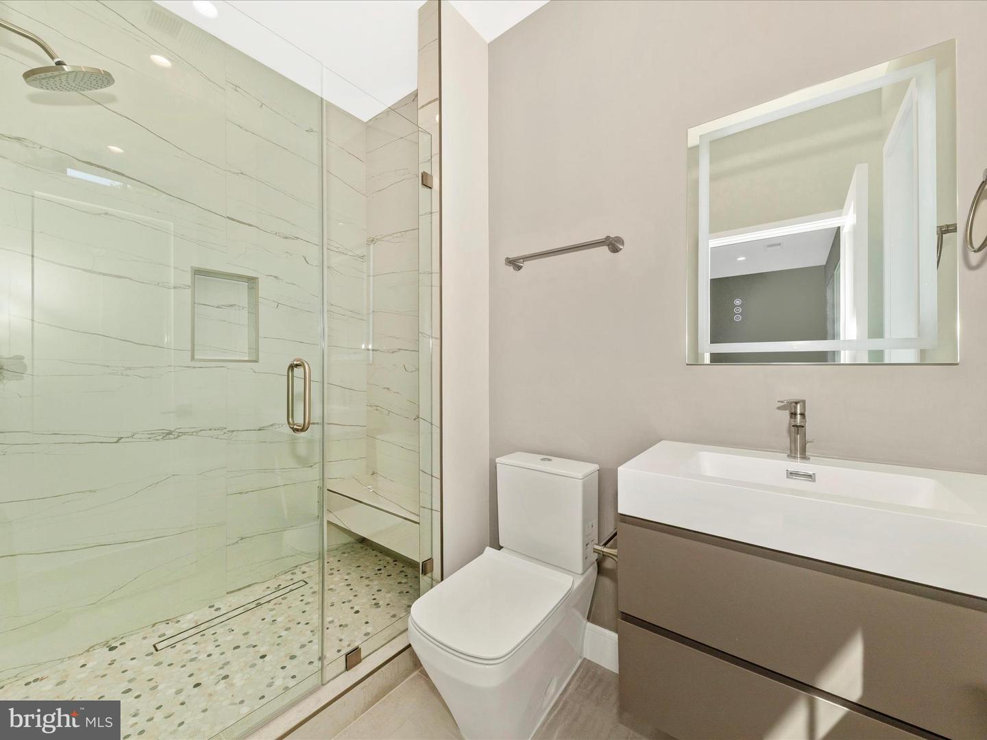 1009 HILLCREST DR SW, VIENNA, Virginia 22180, 6 Bedrooms Bedrooms, ,6 BathroomsBathrooms,Residential,For sale,1009 HILLCREST DR SW,VAFX2250790 MLS # VAFX2250790