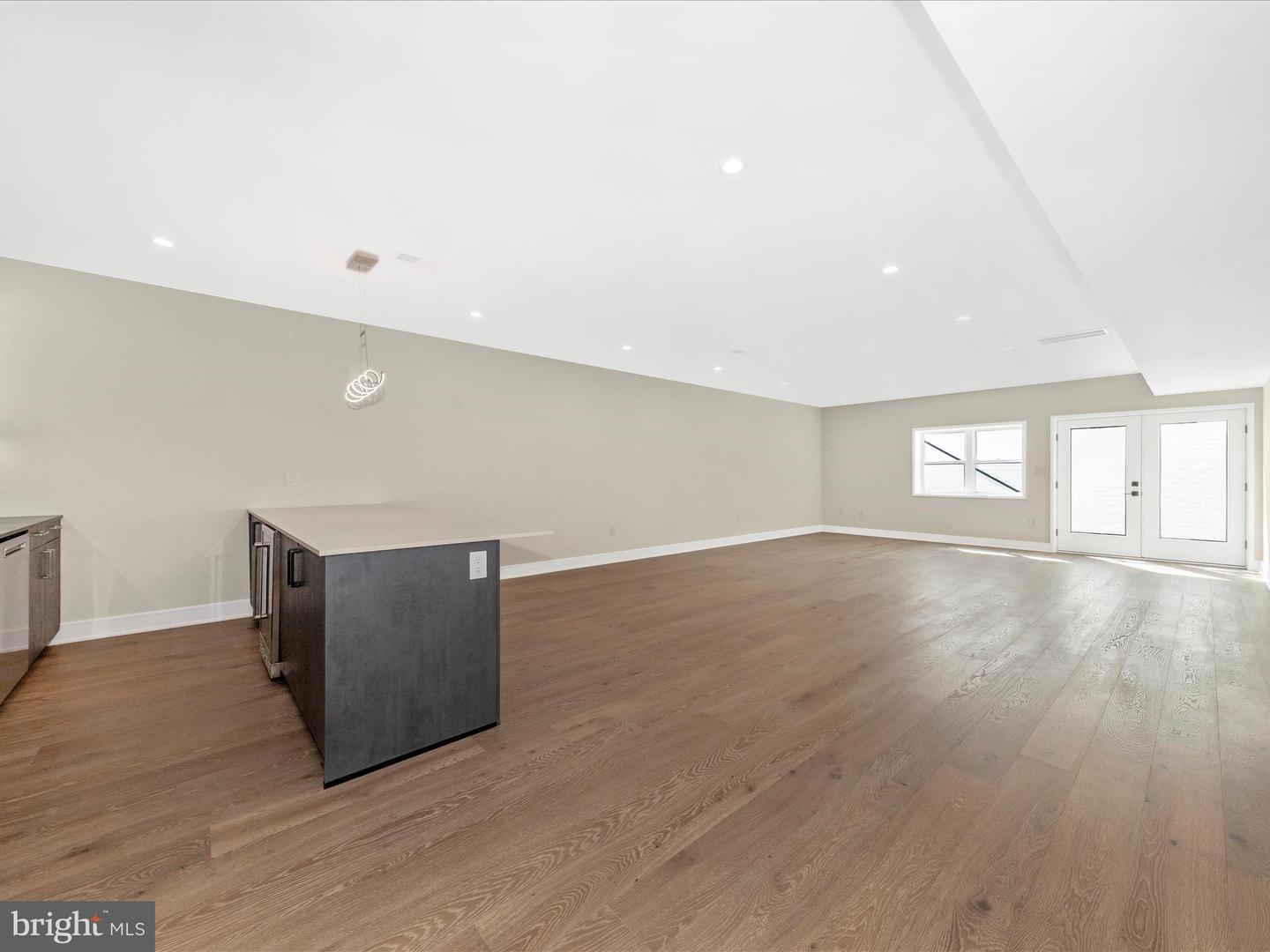 1009 HILLCREST DR SW, VIENNA, Virginia 22180, 6 Bedrooms Bedrooms, ,6 BathroomsBathrooms,Residential,For sale,1009 HILLCREST DR SW,VAFX2250790 MLS # VAFX2250790