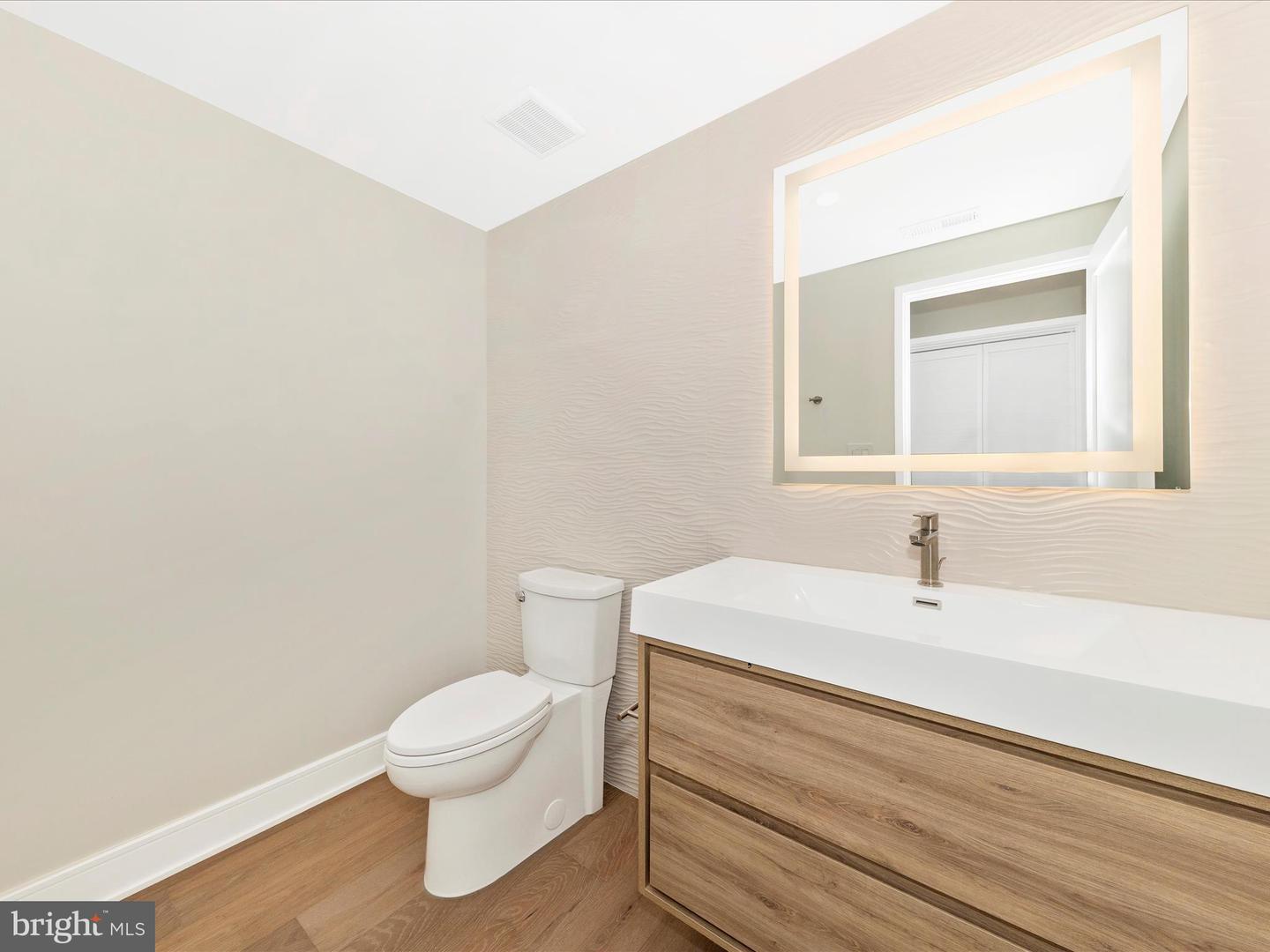 1009 HILLCREST DR SW, VIENNA, Virginia 22180, 6 Bedrooms Bedrooms, ,6 BathroomsBathrooms,Residential,For sale,1009 HILLCREST DR SW,VAFX2250790 MLS # VAFX2250790