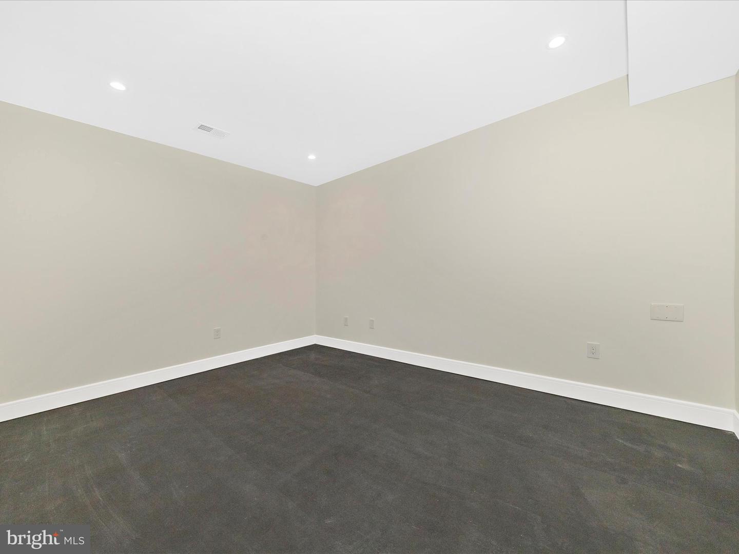 1009 HILLCREST DR SW, VIENNA, Virginia 22180, 6 Bedrooms Bedrooms, ,6 BathroomsBathrooms,Residential,For sale,1009 HILLCREST DR SW,VAFX2250790 MLS # VAFX2250790