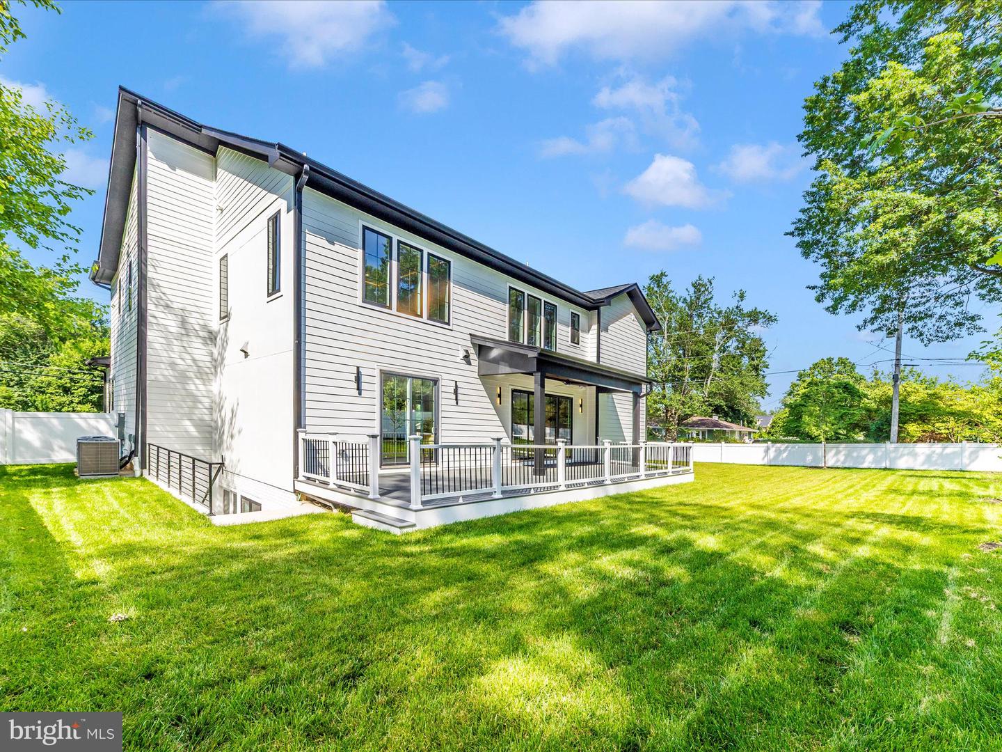1009 HILLCREST DR SW, VIENNA, Virginia 22180, 6 Bedrooms Bedrooms, ,6 BathroomsBathrooms,Residential,For sale,1009 HILLCREST DR SW,VAFX2250790 MLS # VAFX2250790