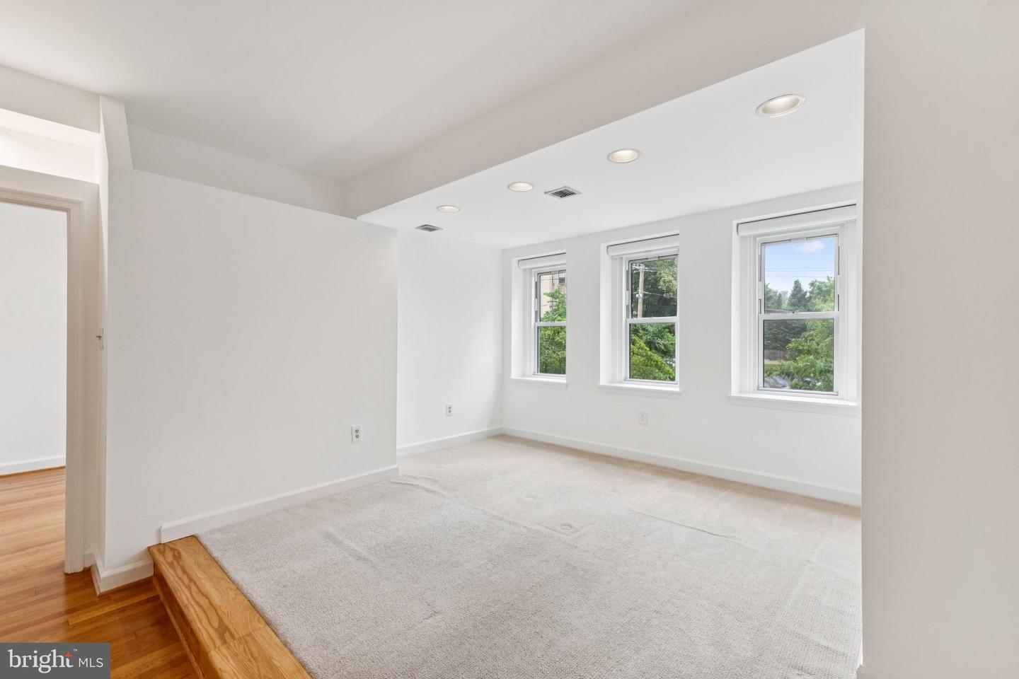 4707 CONNECTICUT AVE NW #211-213, WASHINGTON, District Of Columbia 20008, 2 Bedrooms Bedrooms, ,2 BathroomsBathrooms,Residential,For sale,4707 CONNECTICUT AVE NW #211-213,DCDC2184974 MLS # DCDC2184974
