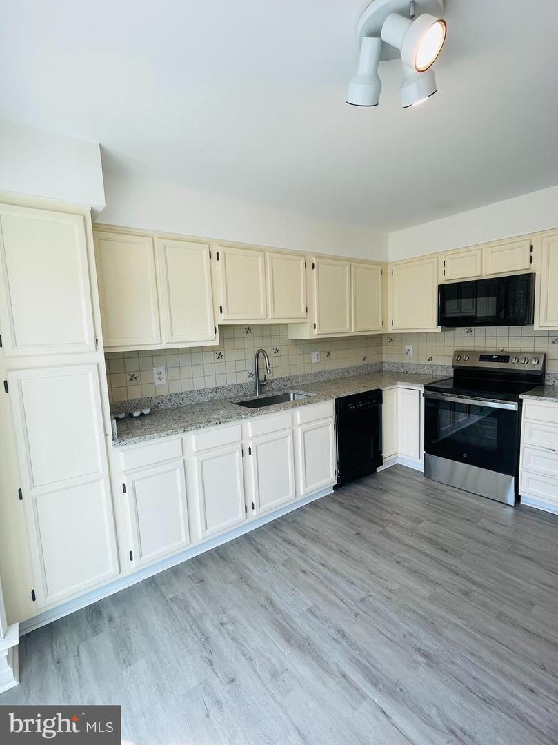 46939 RABBITRUN TER, STERLING, Virginia 20164, 3 Bedrooms Bedrooms, ,3 BathroomsBathrooms,Residential,For sale,46939 RABBITRUN TER,VALO2094598 MLS # VALO2094598