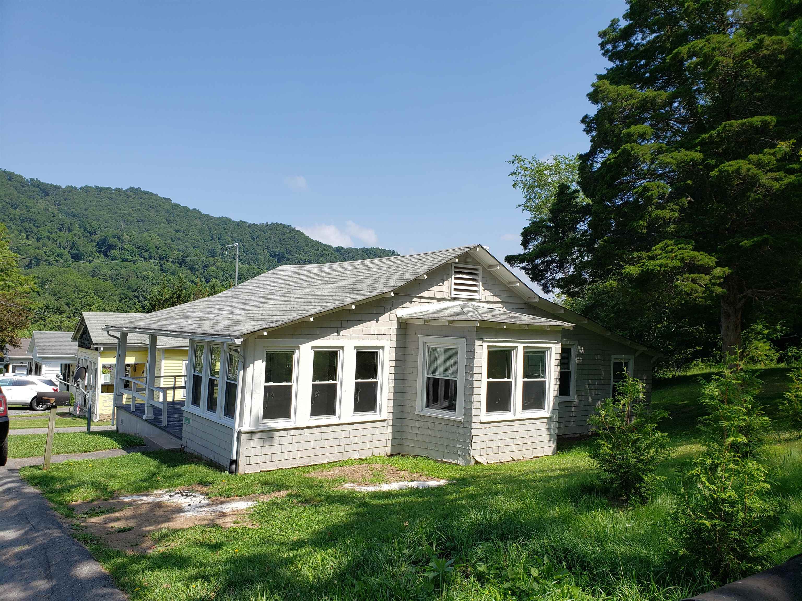 97 KINGSTOWN LN, HOT SPRINGS, Virginia 24445, 2 Bedrooms Bedrooms, ,1 BathroomBathrooms,Residential,Kingtown,97 KINGSTOWN LN,666156 MLS # 666156