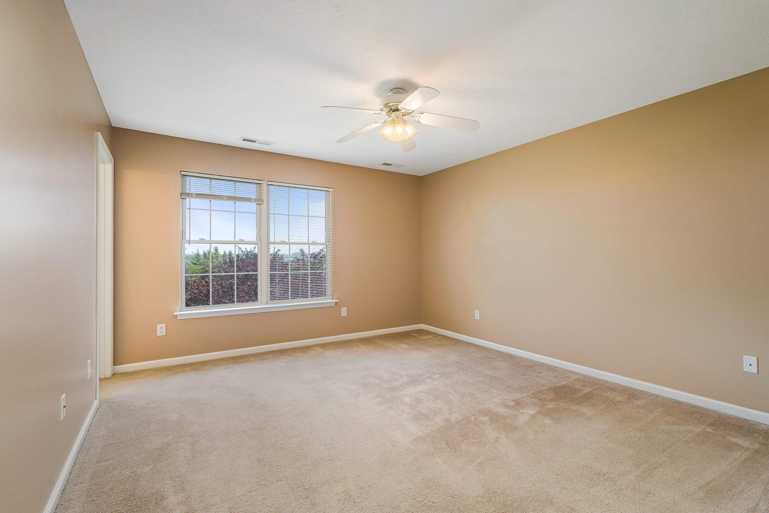 533 POINTE DR, HARRISONBURG, Virginia 22801, 3 Bedrooms Bedrooms, ,2 BathroomsBathrooms,Residential,533 POINTE DR,666166 MLS # 666166