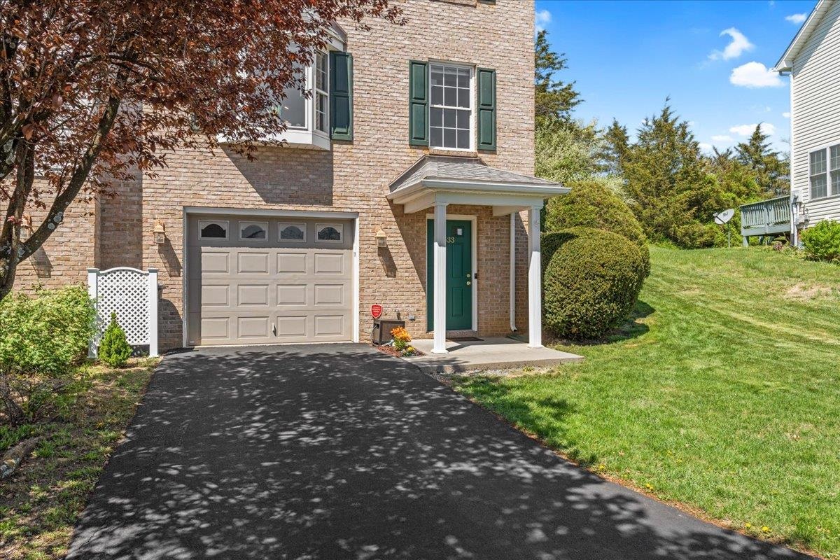 533 POINTE DR, HARRISONBURG, Virginia 22801, 3 Bedrooms Bedrooms, ,2 BathroomsBathrooms,Residential,533 POINTE DR,666166 MLS # 666166