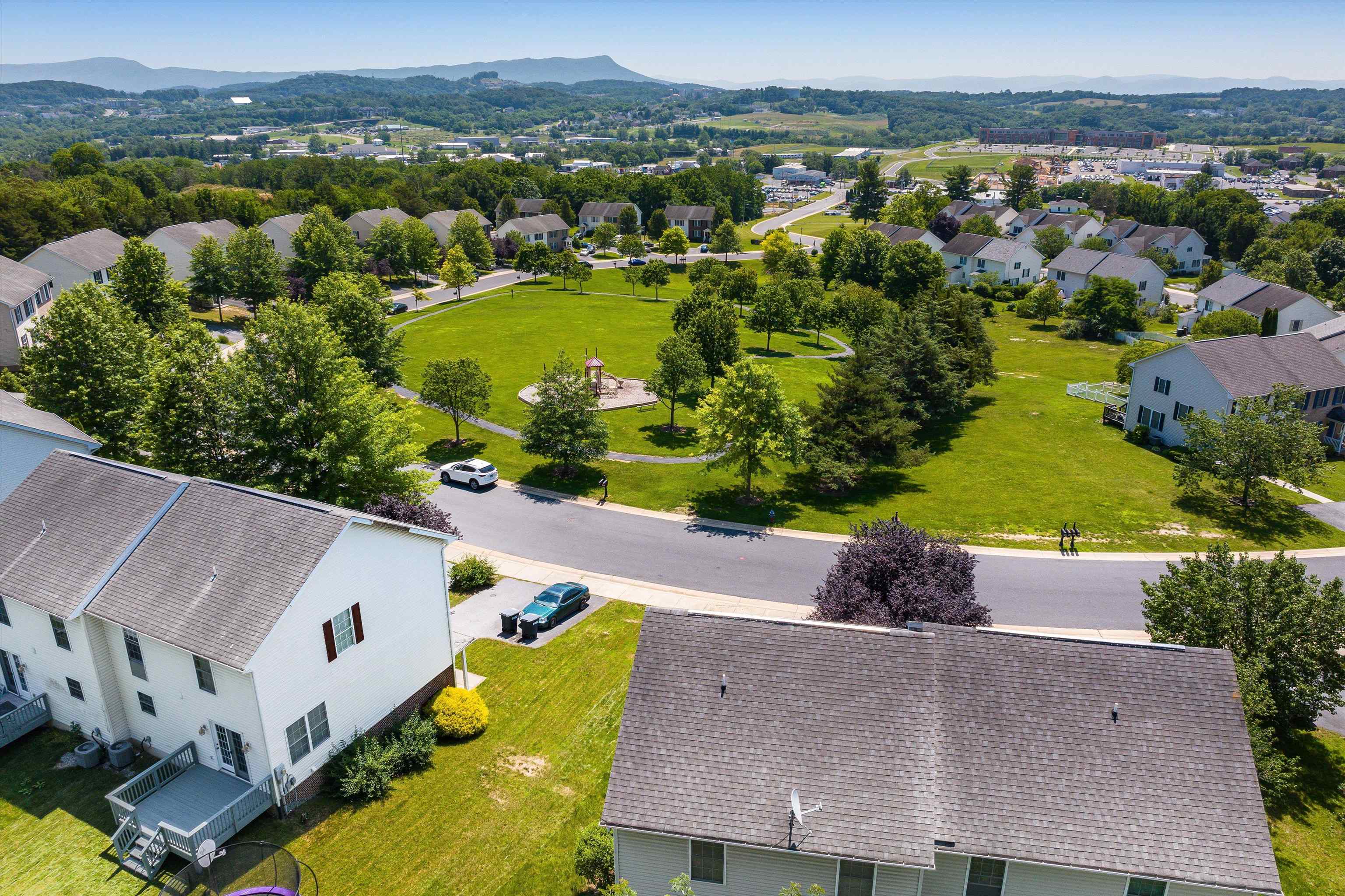 533 POINTE DR, HARRISONBURG, Virginia 22801, 3 Bedrooms Bedrooms, ,2 BathroomsBathrooms,Residential,533 POINTE DR,666166 MLS # 666166