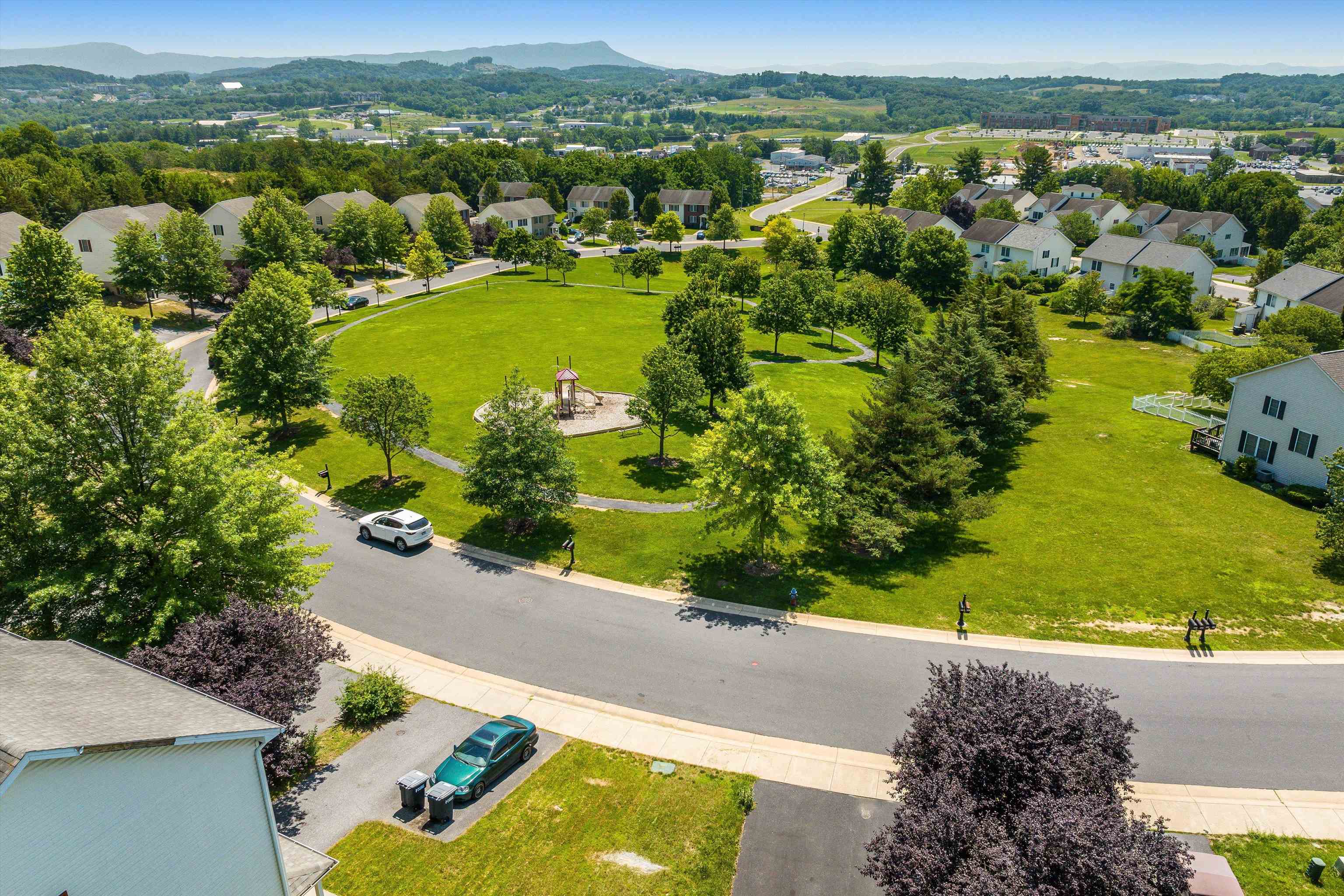 533 POINTE DR, HARRISONBURG, Virginia 22801, 3 Bedrooms Bedrooms, ,2 BathroomsBathrooms,Residential,533 POINTE DR,666166 MLS # 666166