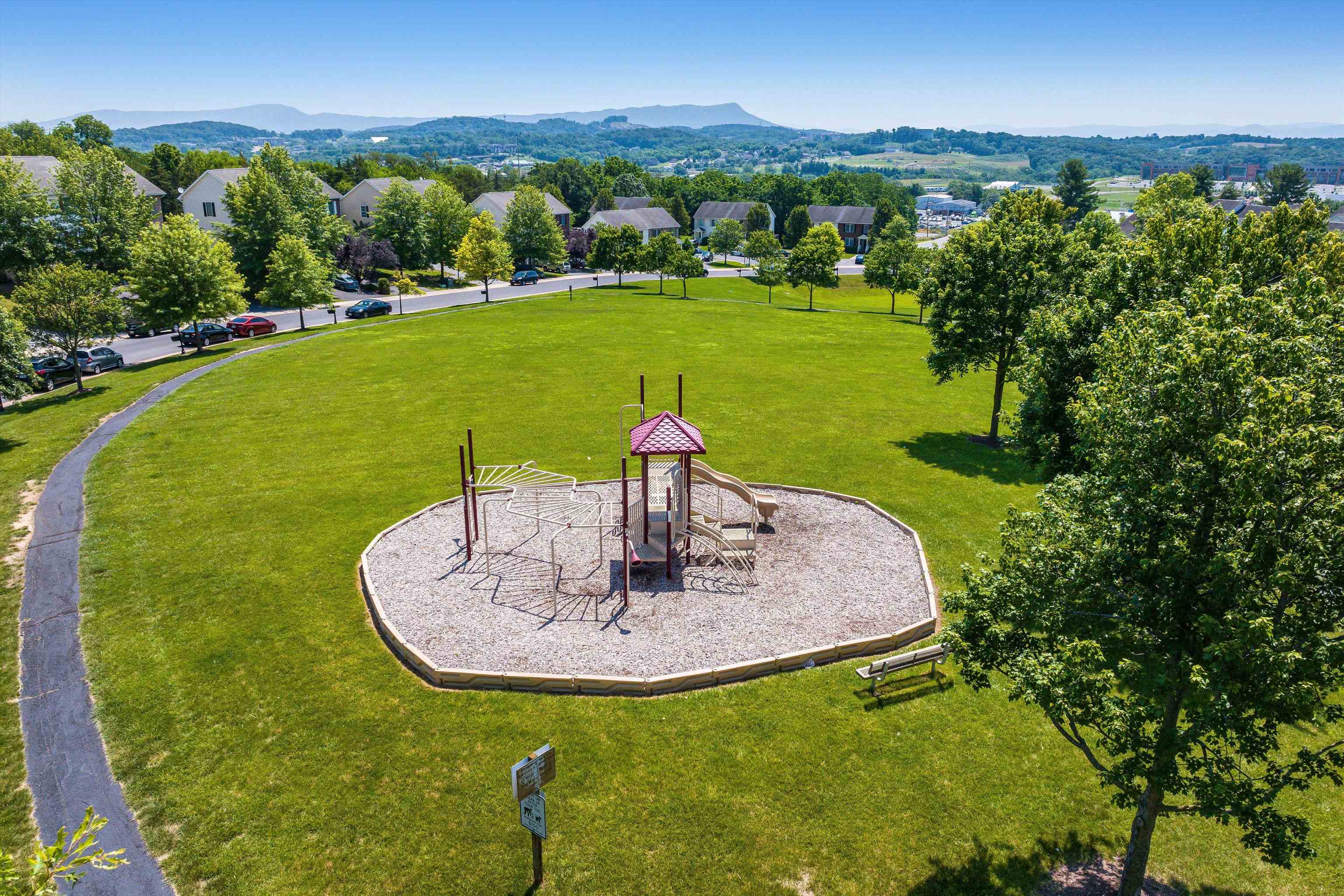 533 POINTE DR, HARRISONBURG, Virginia 22801, 3 Bedrooms Bedrooms, ,2 BathroomsBathrooms,Residential,533 POINTE DR,666166 MLS # 666166