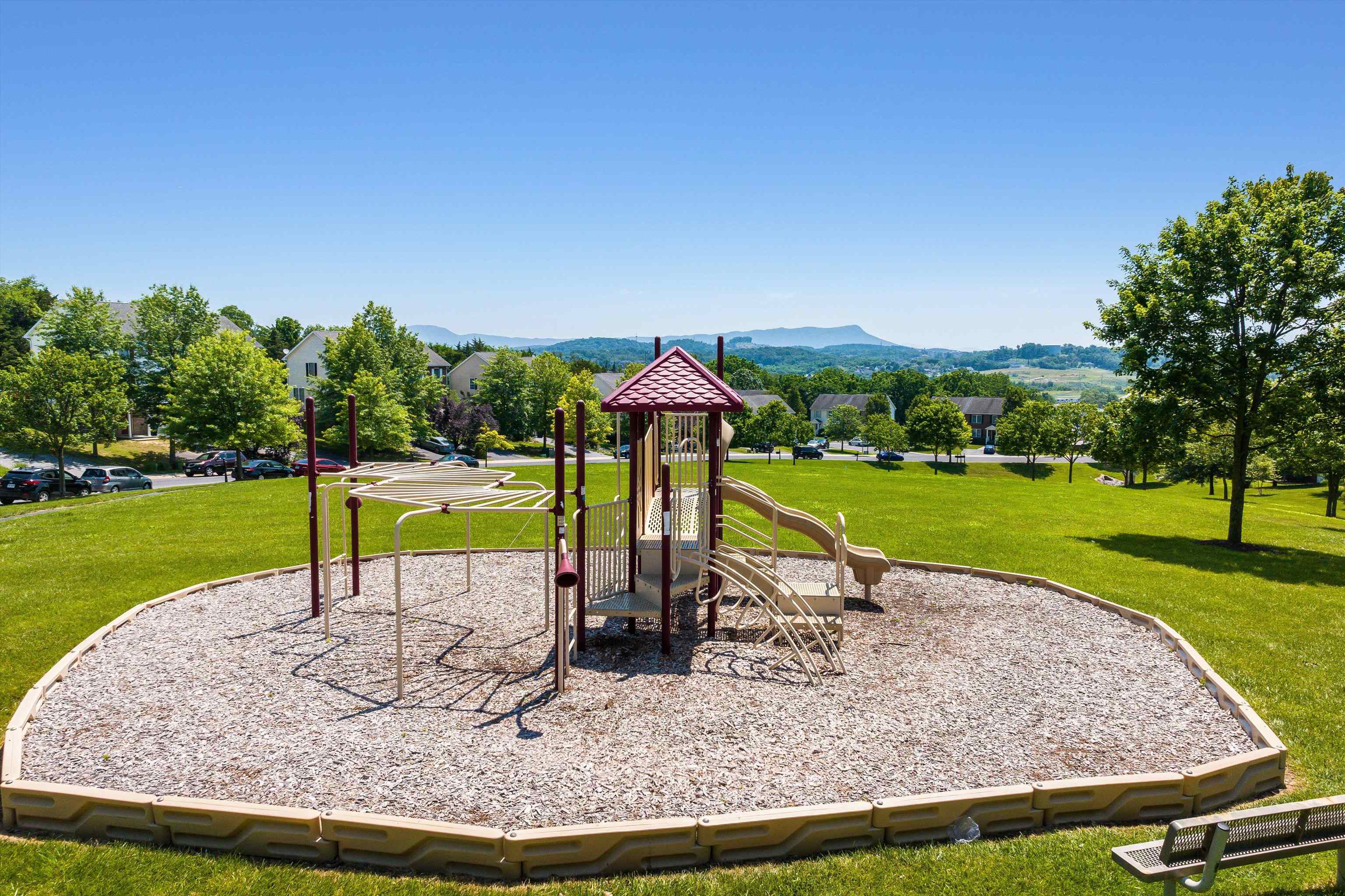 533 POINTE DR, HARRISONBURG, Virginia 22801, 3 Bedrooms Bedrooms, ,2 BathroomsBathrooms,Residential,533 POINTE DR,666166 MLS # 666166