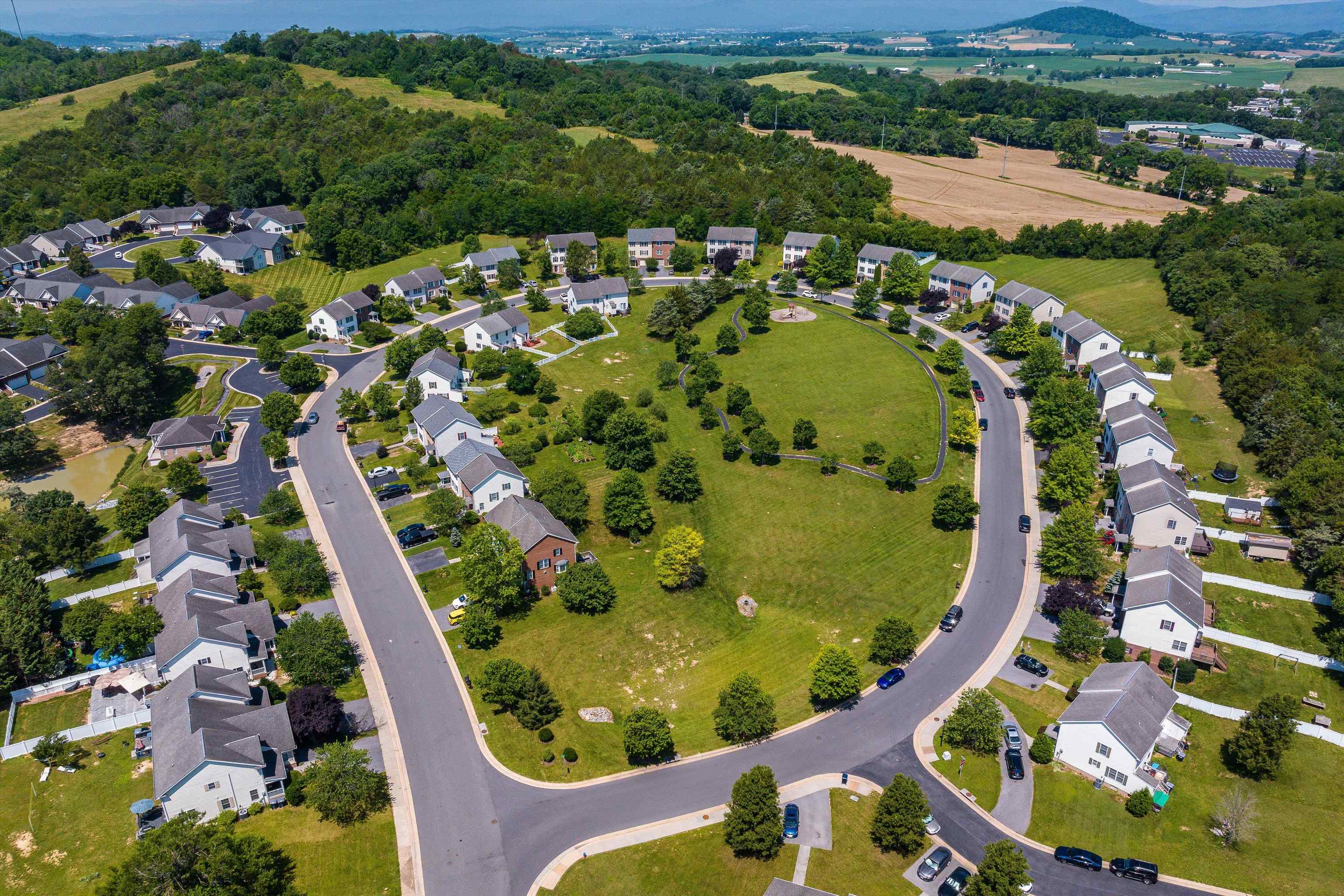 533 POINTE DR, HARRISONBURG, Virginia 22801, 3 Bedrooms Bedrooms, ,2 BathroomsBathrooms,Residential,533 POINTE DR,666166 MLS # 666166
