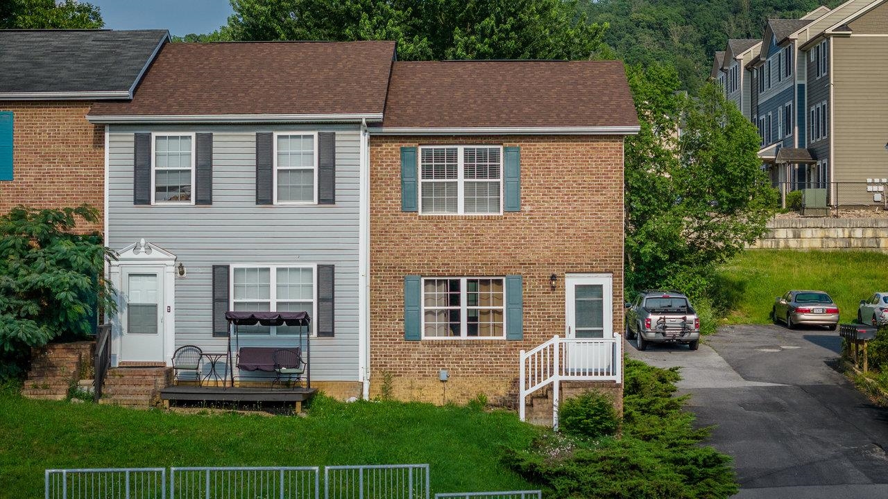 2207 RESERVOIR ST, HARRISONBURG, Virginia 22801, 2 Bedrooms Bedrooms, ,2 BathroomsBathrooms,Residential,2207 RESERVOIR ST,666167 MLS # 666167