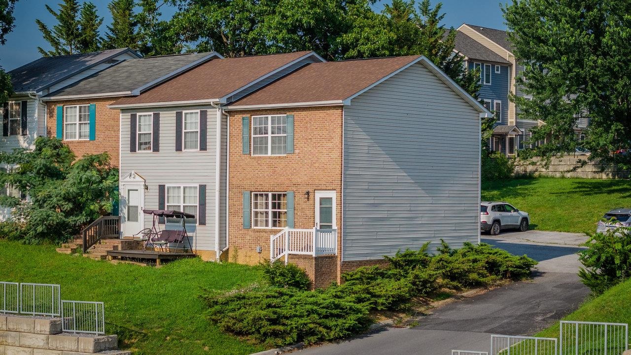 2207 RESERVOIR ST, HARRISONBURG, Virginia 22801, 2 Bedrooms Bedrooms, ,2 BathroomsBathrooms,Residential,2207 RESERVOIR ST,666167 MLS # 666167