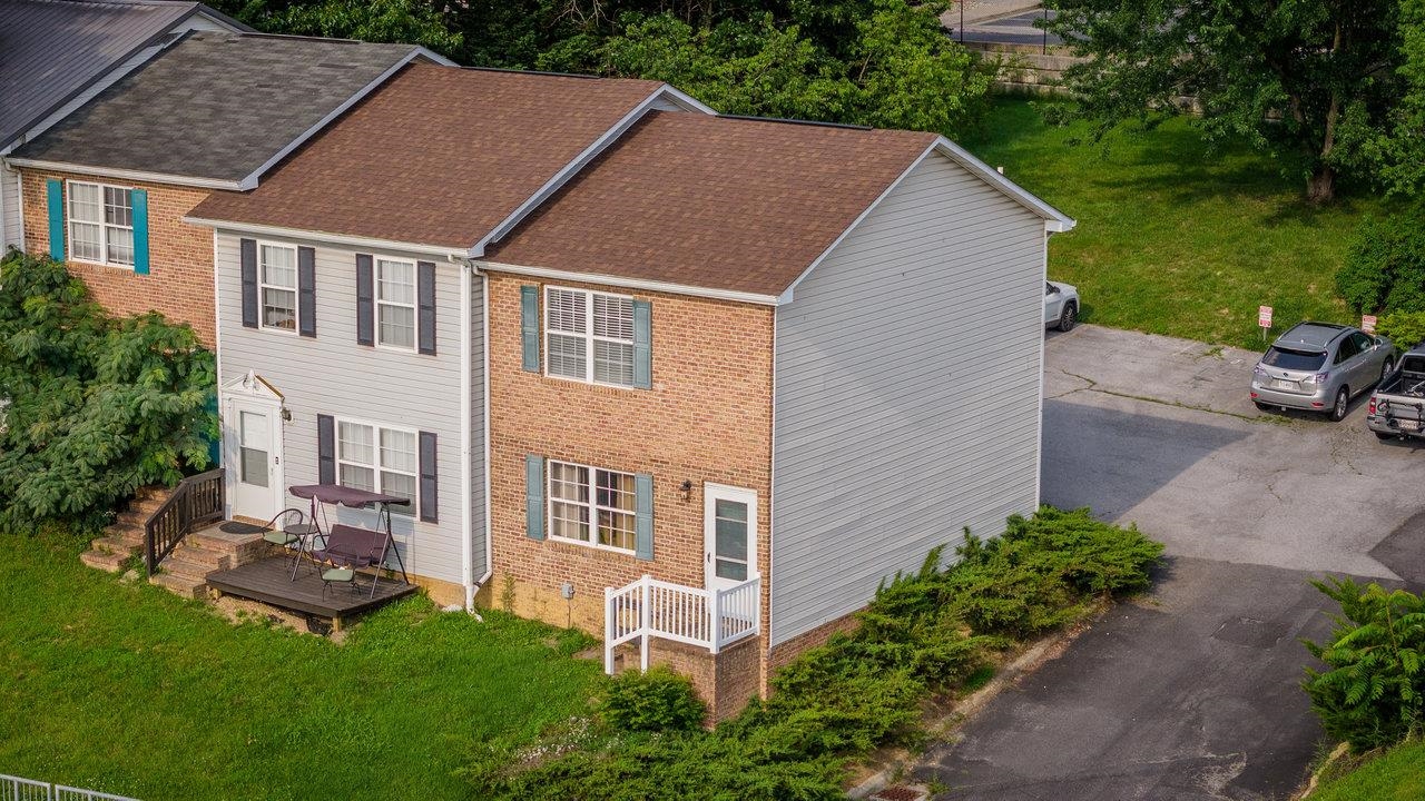 2207 RESERVOIR ST, HARRISONBURG, Virginia 22801, 2 Bedrooms Bedrooms, ,2 BathroomsBathrooms,Residential,2207 RESERVOIR ST,666167 MLS # 666167