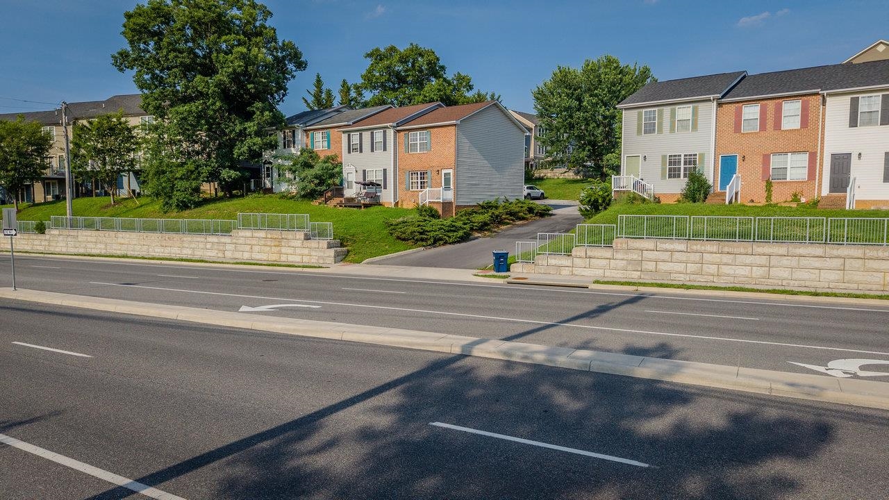 2207 RESERVOIR ST, HARRISONBURG, Virginia 22801, 2 Bedrooms Bedrooms, ,2 BathroomsBathrooms,Residential,2207 RESERVOIR ST,666167 MLS # 666167