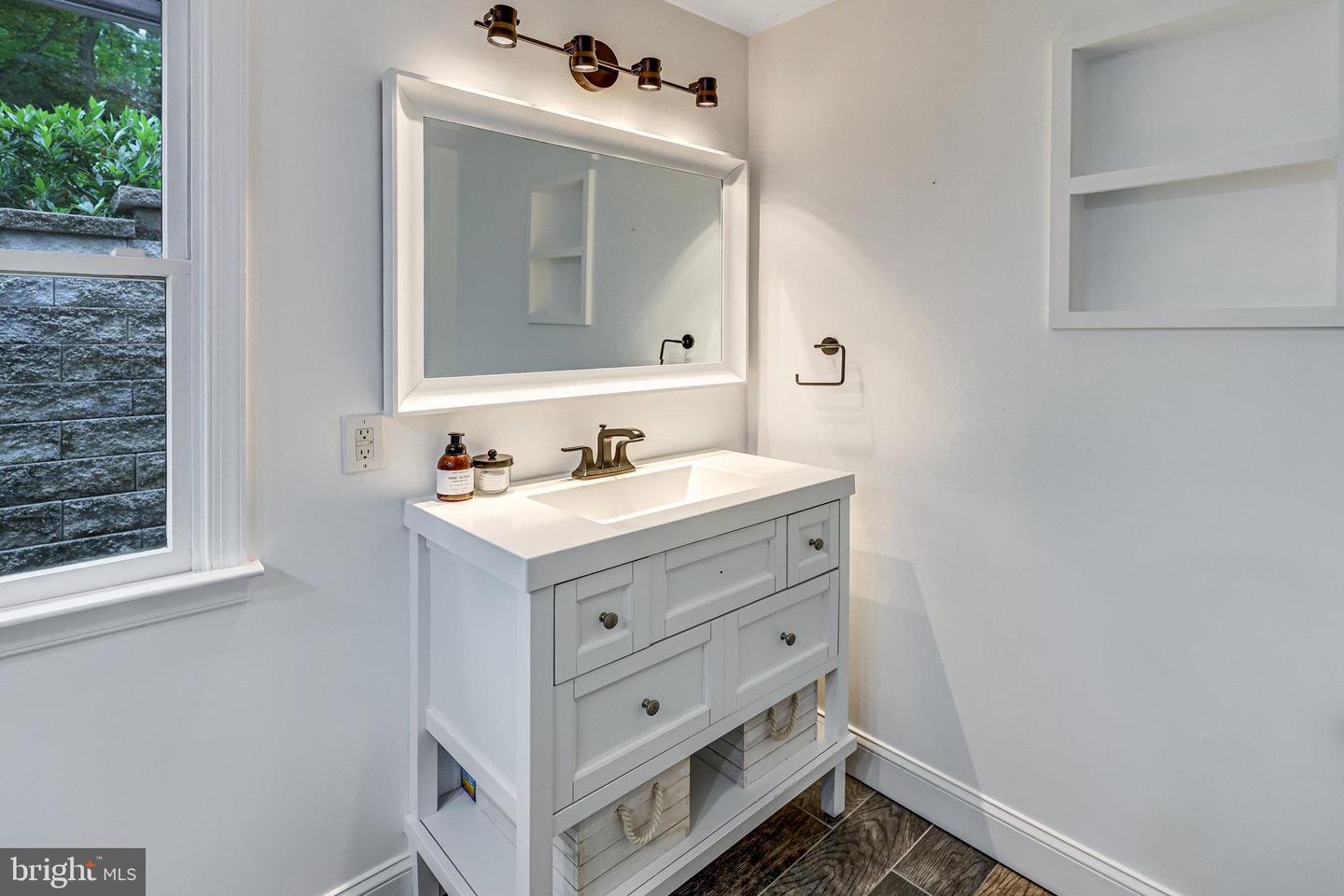 3324 LORCOM LN, ARLINGTON, Virginia 22207, 3 Bedrooms Bedrooms, ,2 BathroomsBathrooms,Residential,For sale,3324 LORCOM LN,VAAR2058166 MLS # VAAR2058166