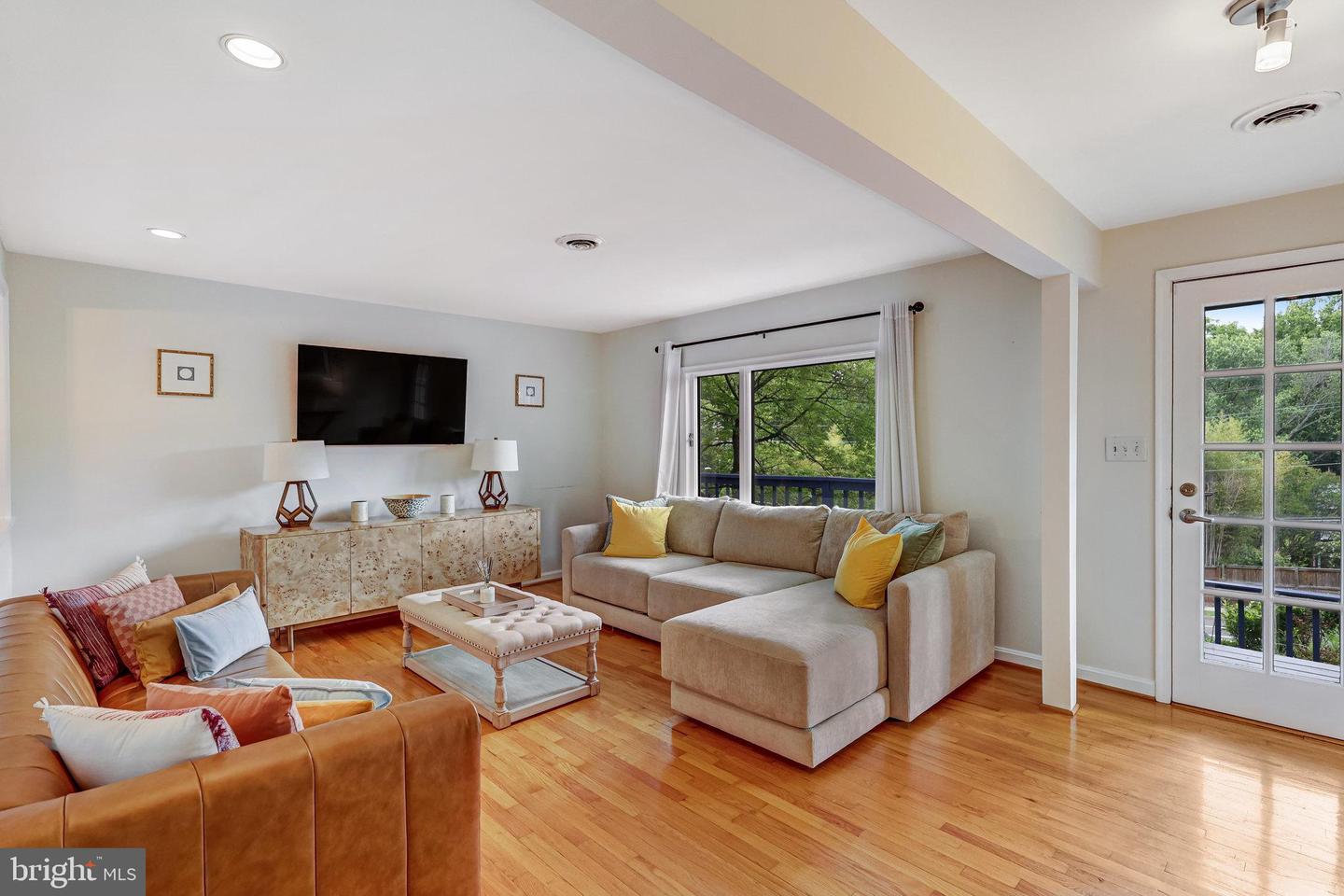 3324 LORCOM LN, ARLINGTON, Virginia 22207, 3 Bedrooms Bedrooms, ,2 BathroomsBathrooms,Residential,For sale,3324 LORCOM LN,VAAR2058166 MLS # VAAR2058166