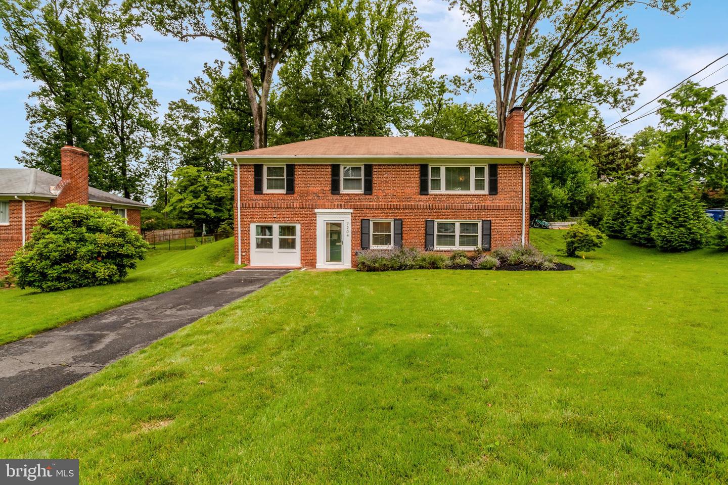 7204 CAMP ALGER AVE, FALLS CHURCH, Virginia 22042, 4 Bedrooms Bedrooms, 9 Rooms Rooms,2 BathroomsBathrooms,Residential,For sale,7204 CAMP ALGER AVE,VAFX2246330 MLS # VAFX2246330