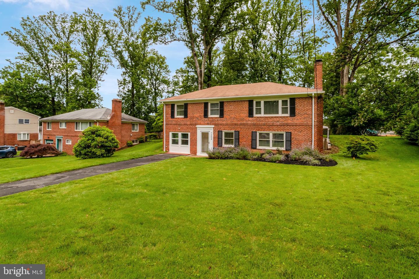 7204 CAMP ALGER AVE, FALLS CHURCH, Virginia 22042, 4 Bedrooms Bedrooms, 9 Rooms Rooms,2 BathroomsBathrooms,Residential,For sale,7204 CAMP ALGER AVE,VAFX2246330 MLS # VAFX2246330